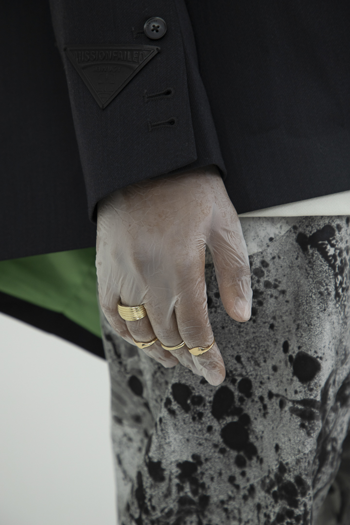 DIGITAL ESCAPE — Look 5