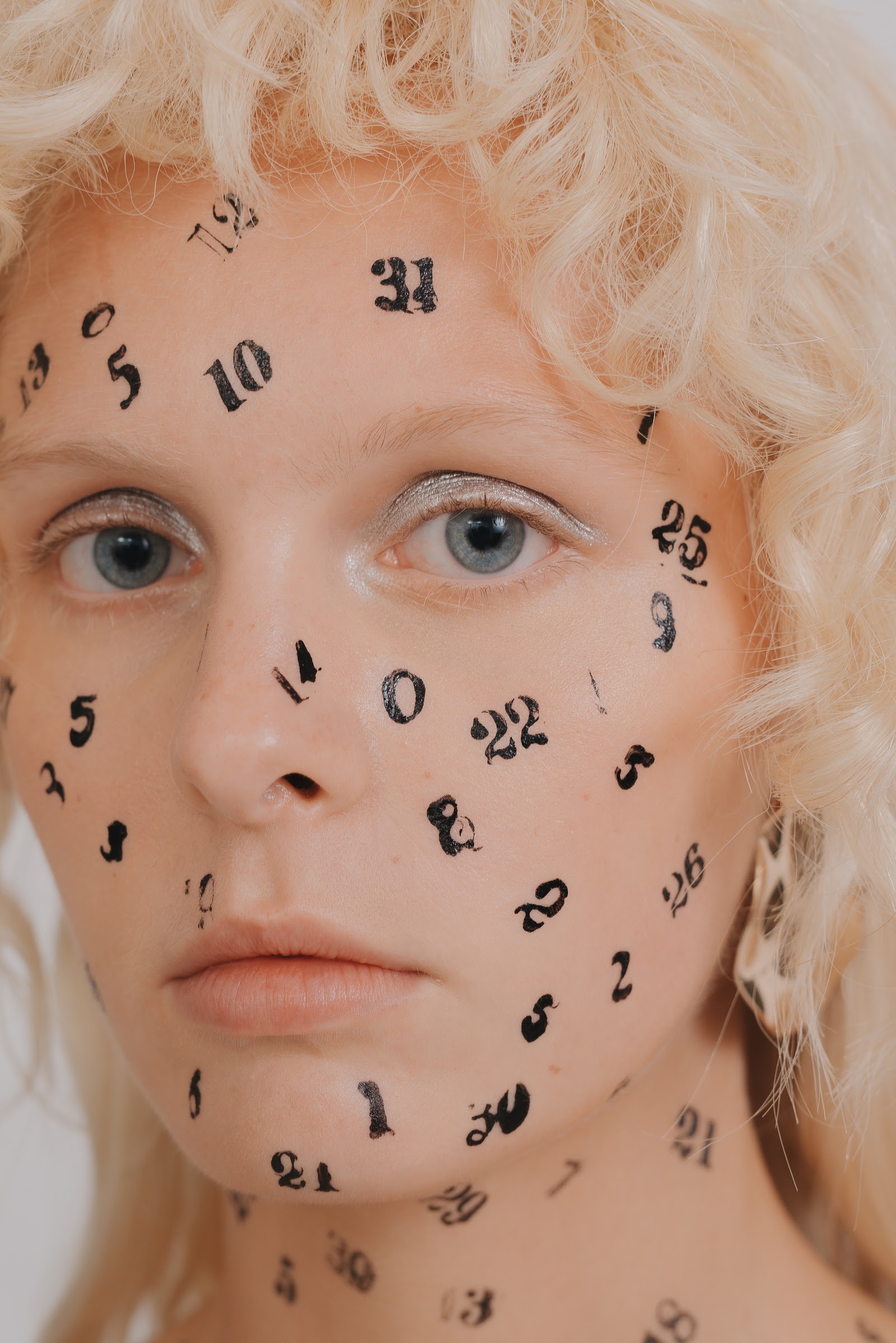CONNECT THE DOTS — Look 17