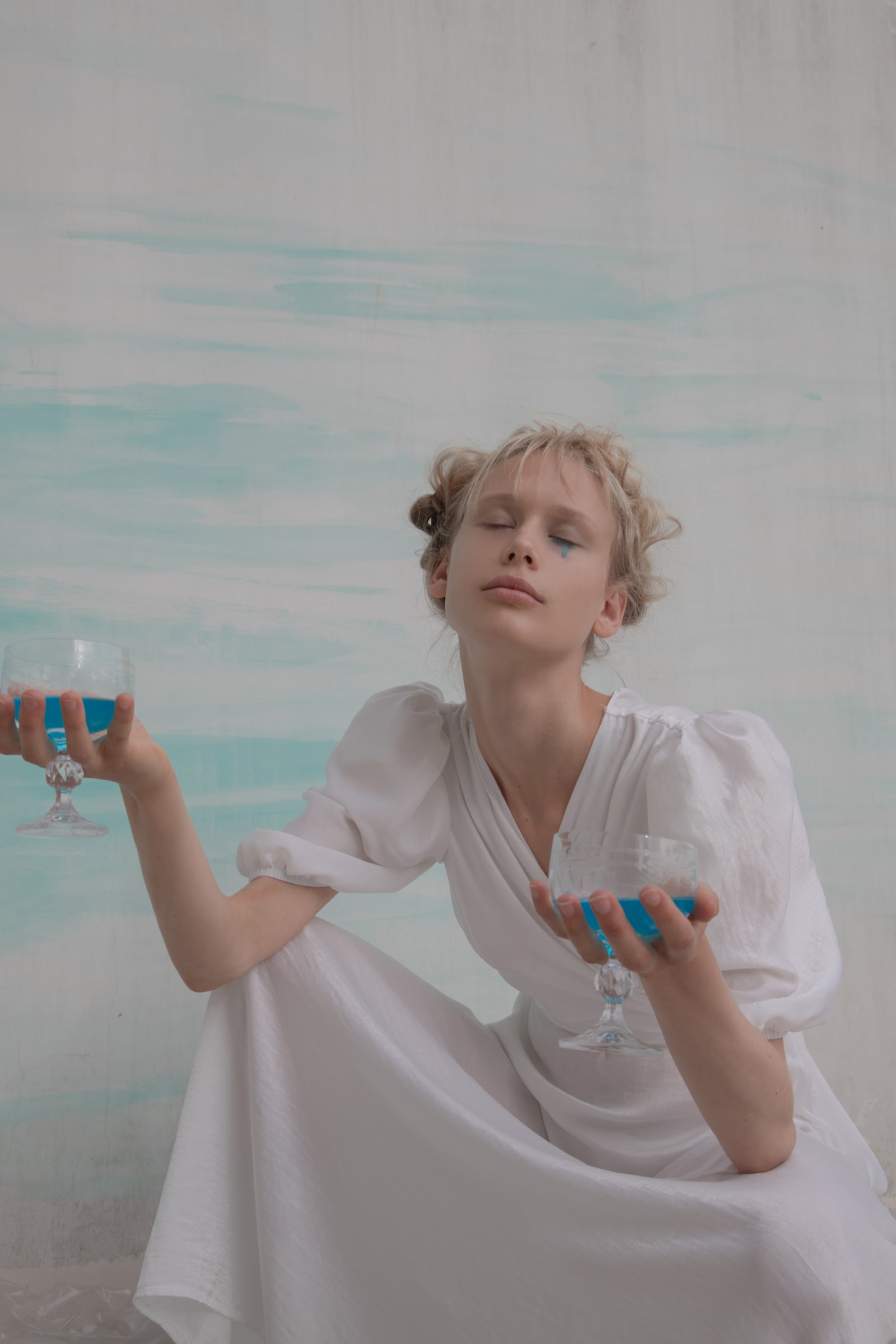 ADDICTION IN BLUE — Look 10