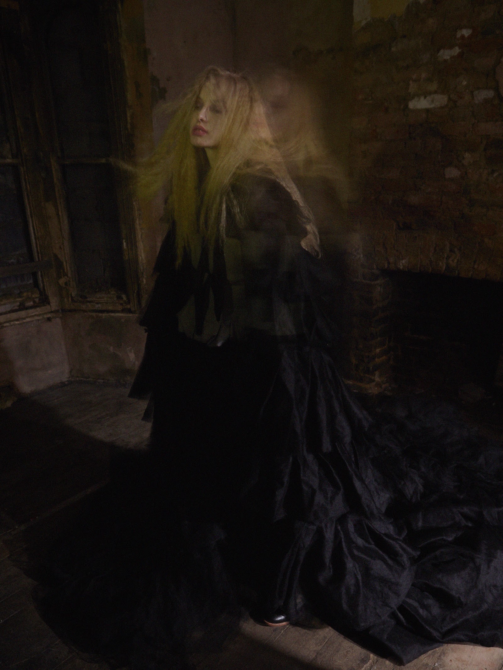 CHAOTIC DREAMS — Look 2