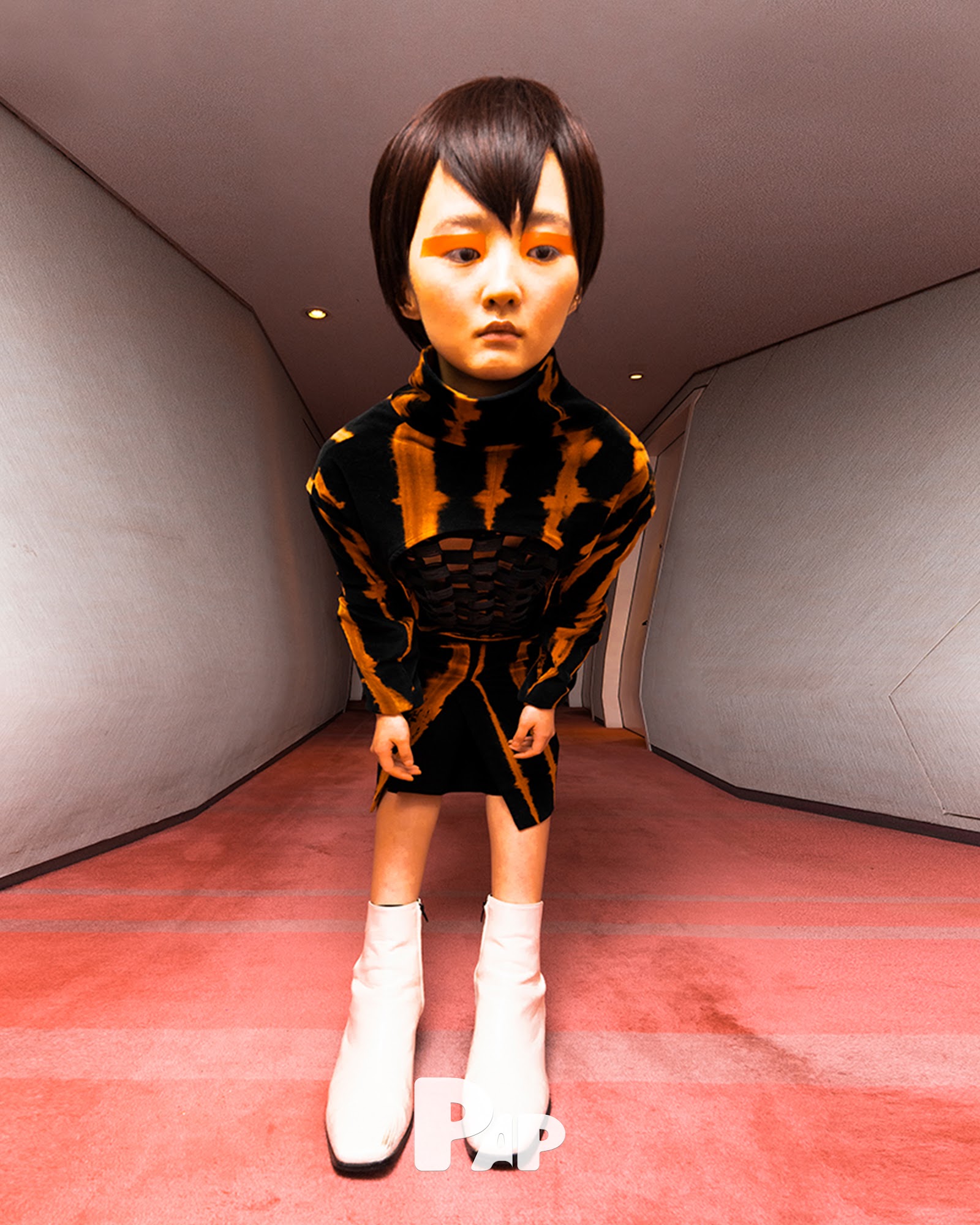 GRAND HOTEL PARADOX — Look 3