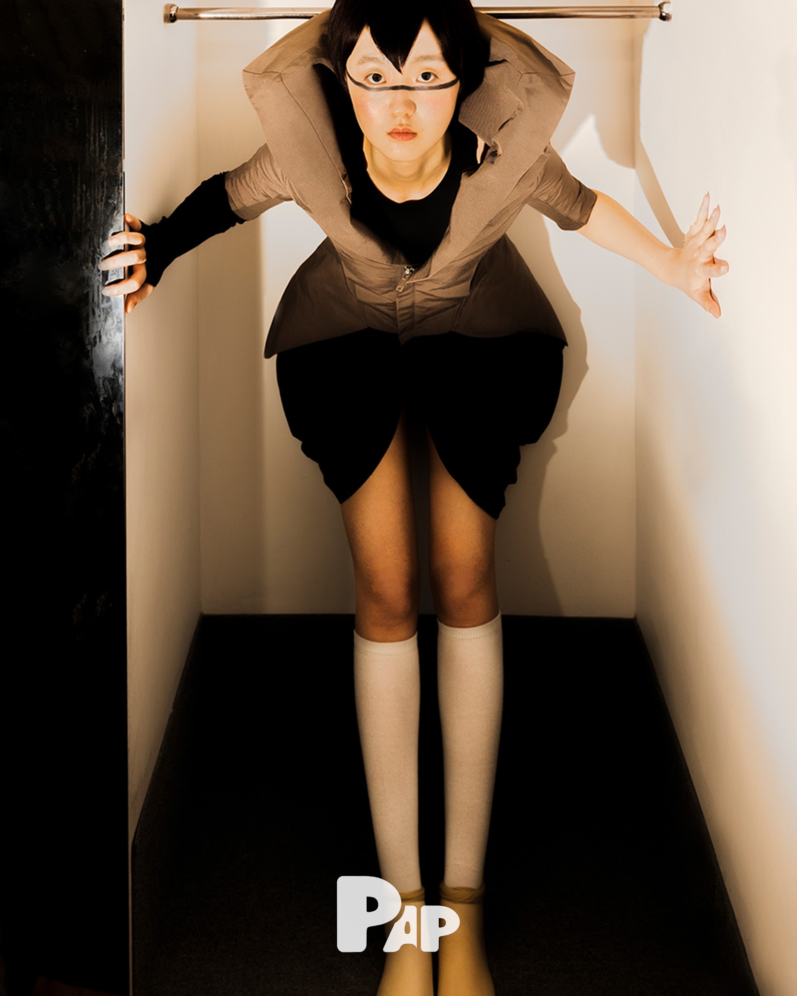 GRAND HOTEL PARADOX — Look 6