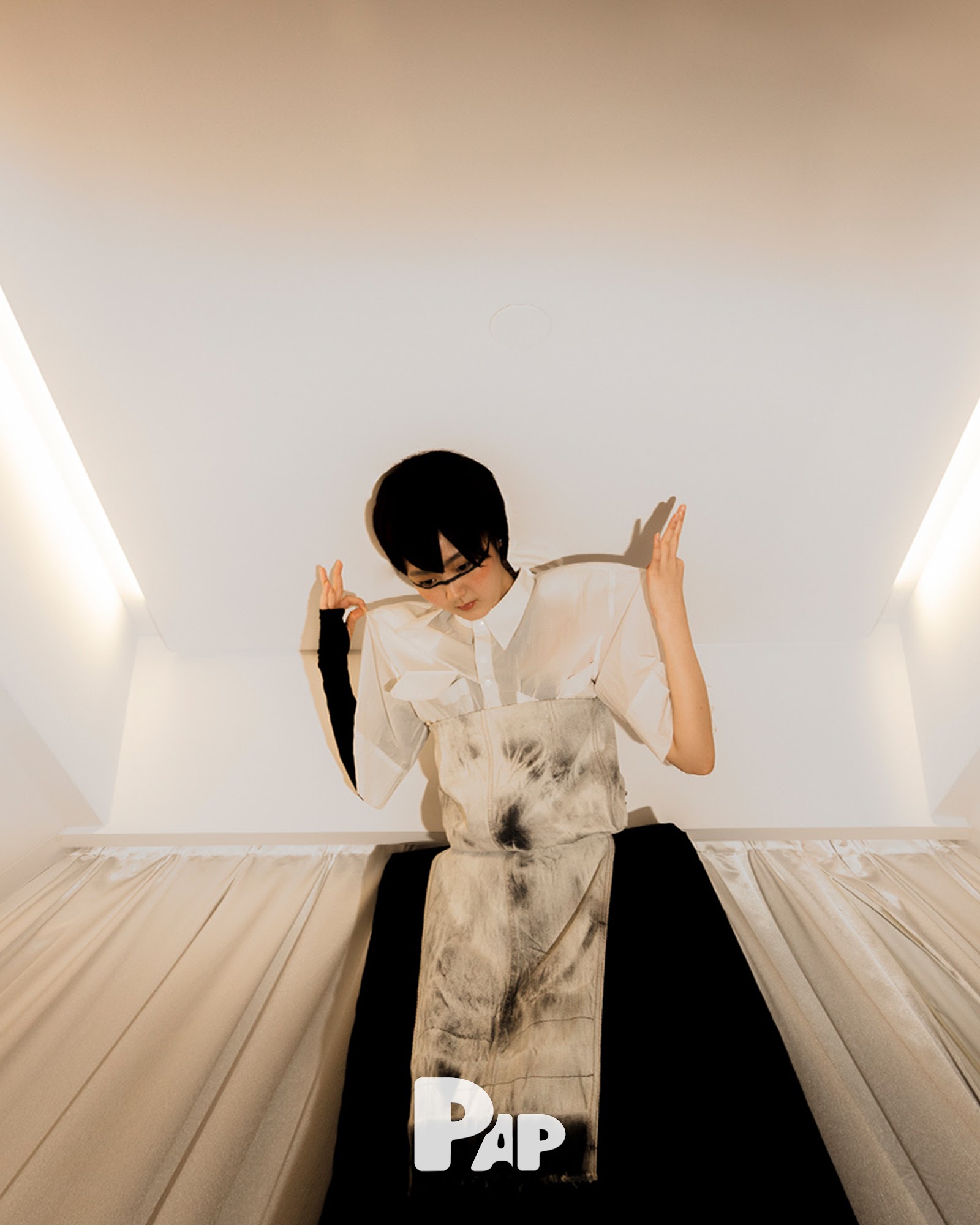 GRAND HOTEL PARADOX — Look 8
