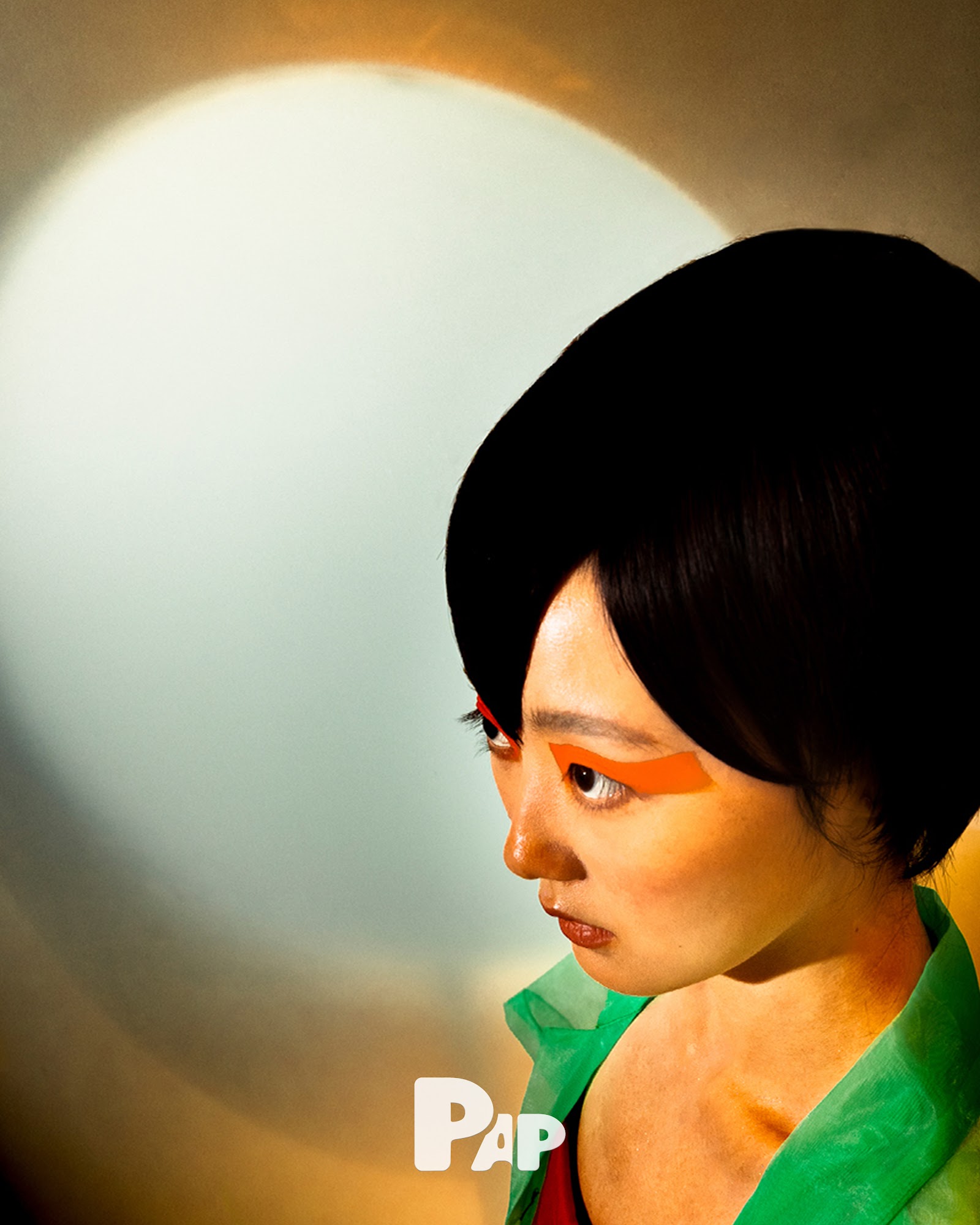 GRAND HOTEL PARADOX — Look 10