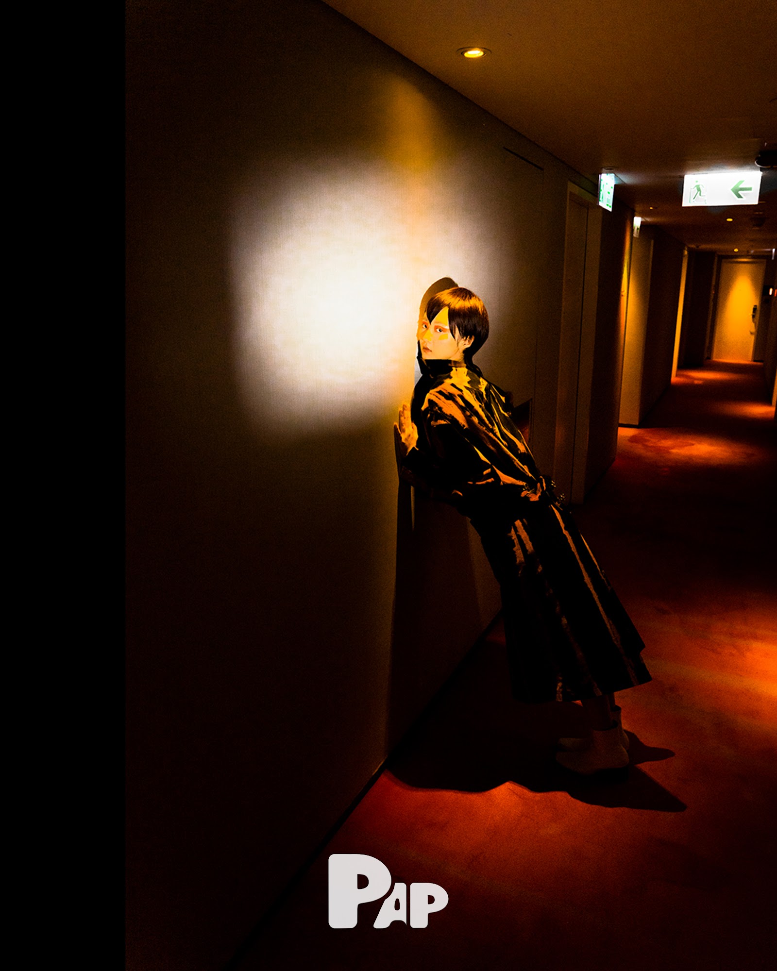 GRAND HOTEL PARADOX — Look 11