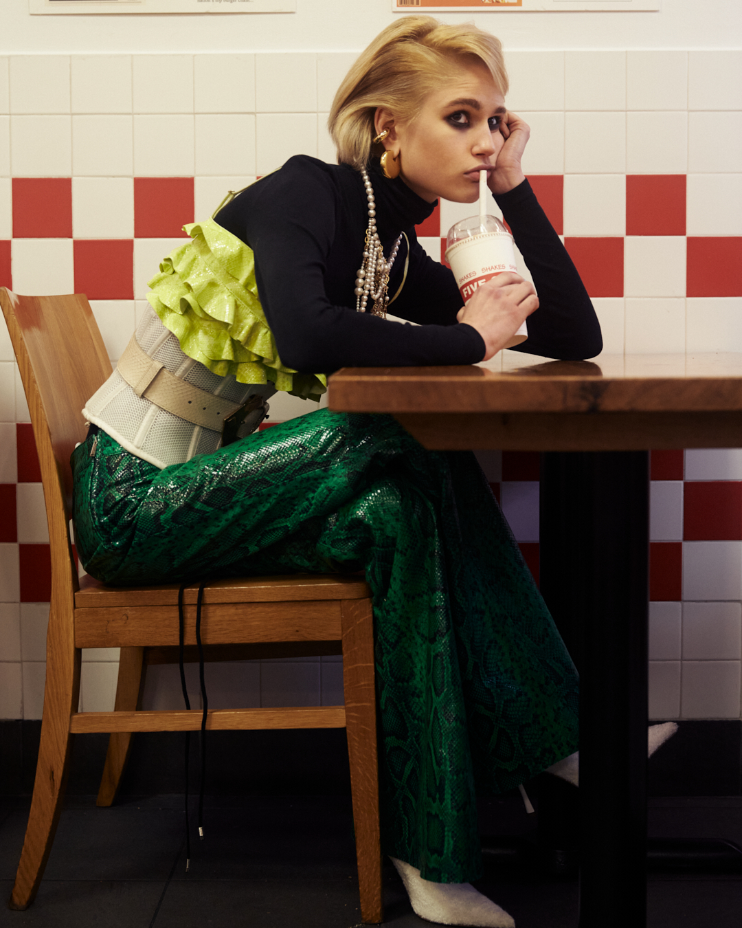 URBAN LONELINESS — Look 4