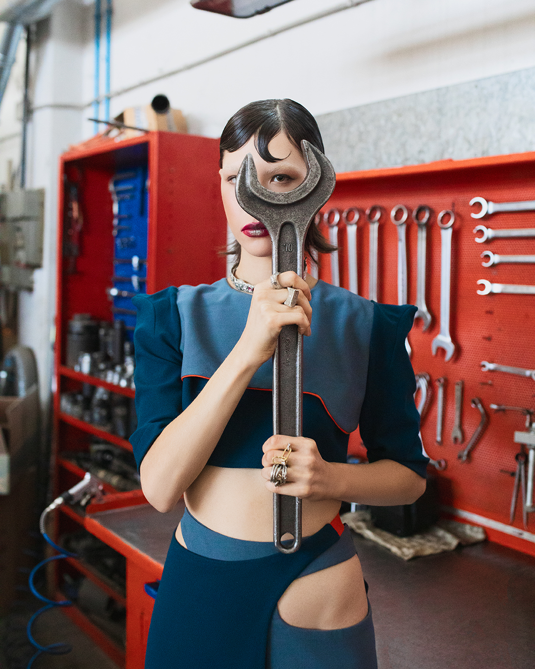 MACHINE WOMAN — Look 9