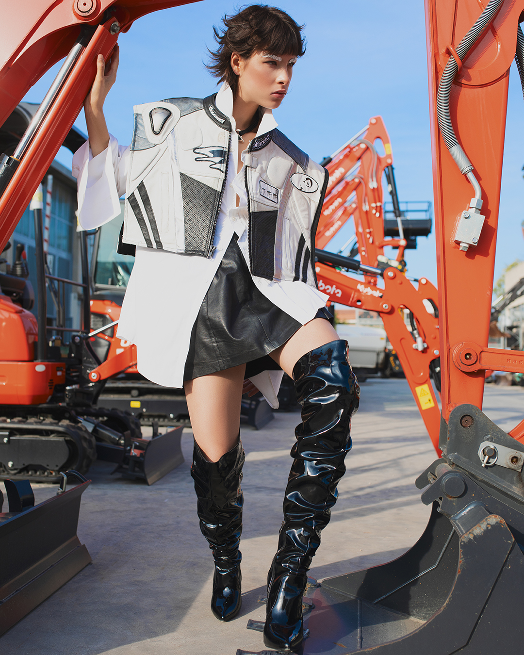 MACHINE WOMAN — Look 10