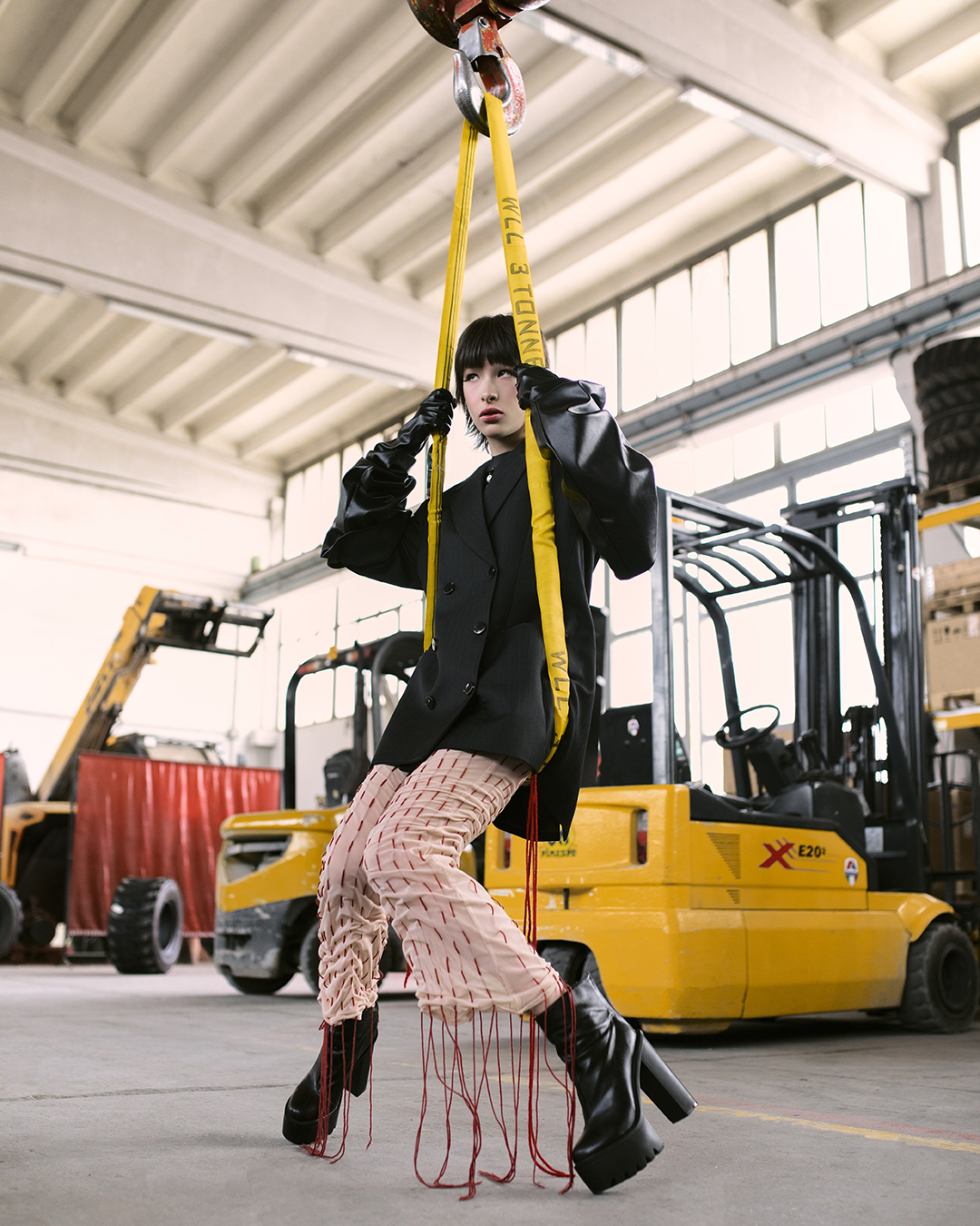 MACHINE WOMAN — Look 13