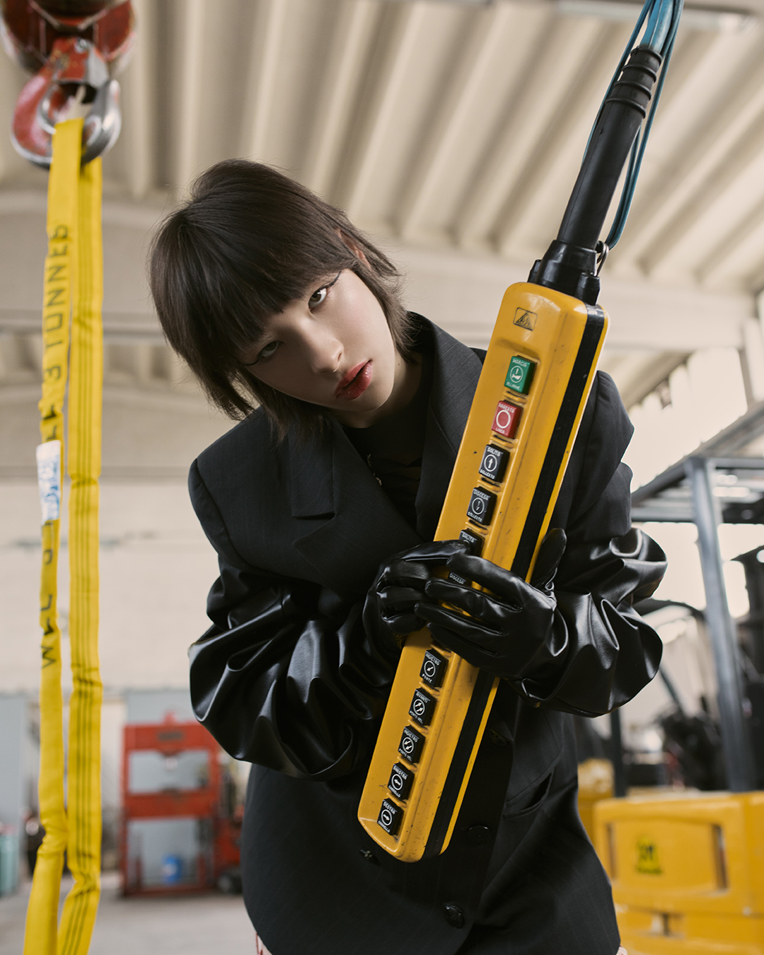 MACHINE WOMAN — Look 16