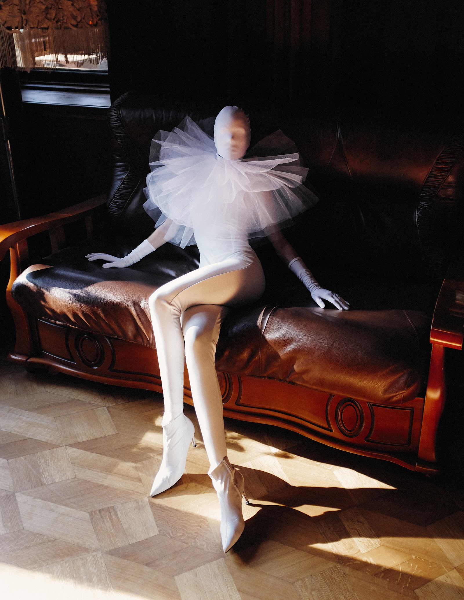 GHOST INSIDE — Look 8