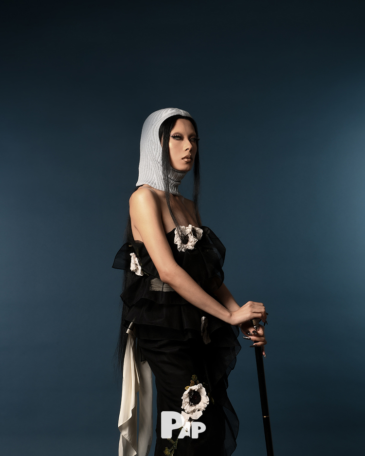 UNESCAPABLE — Look 5