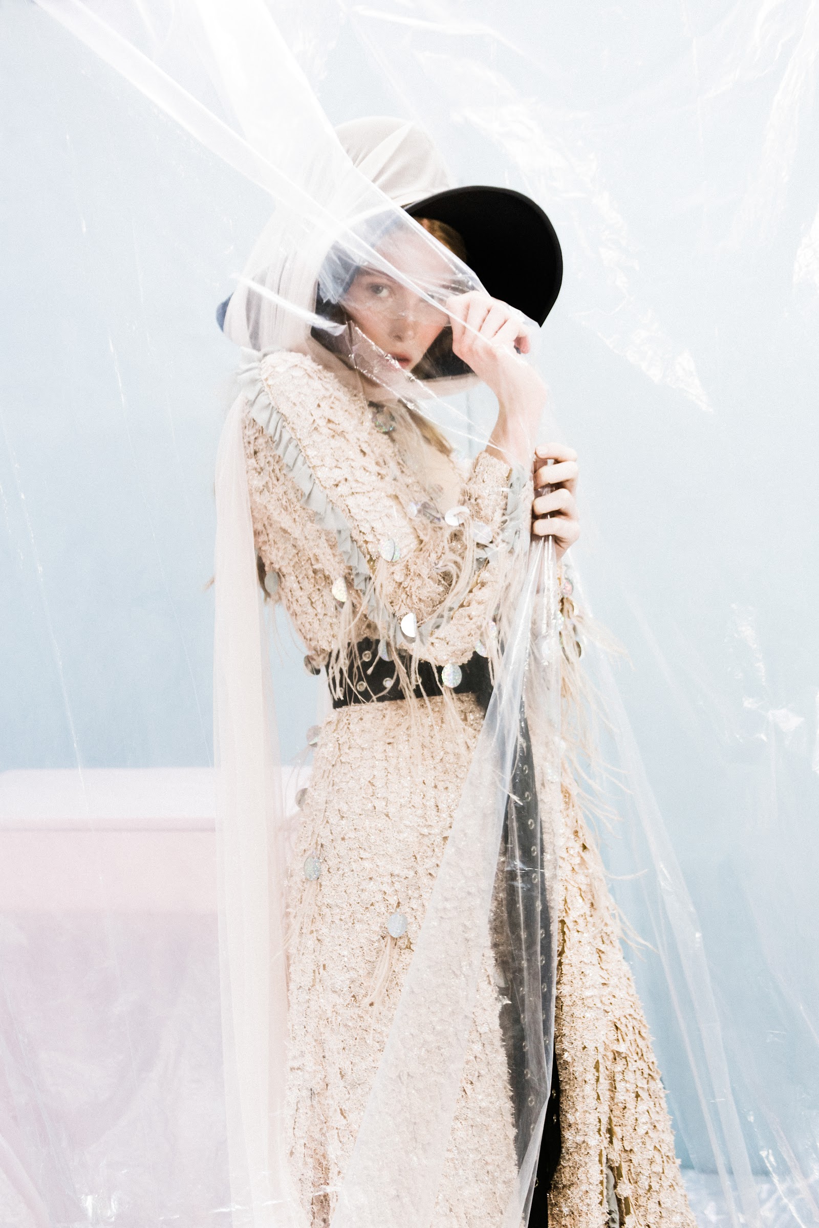 BLEEDING — Look 10