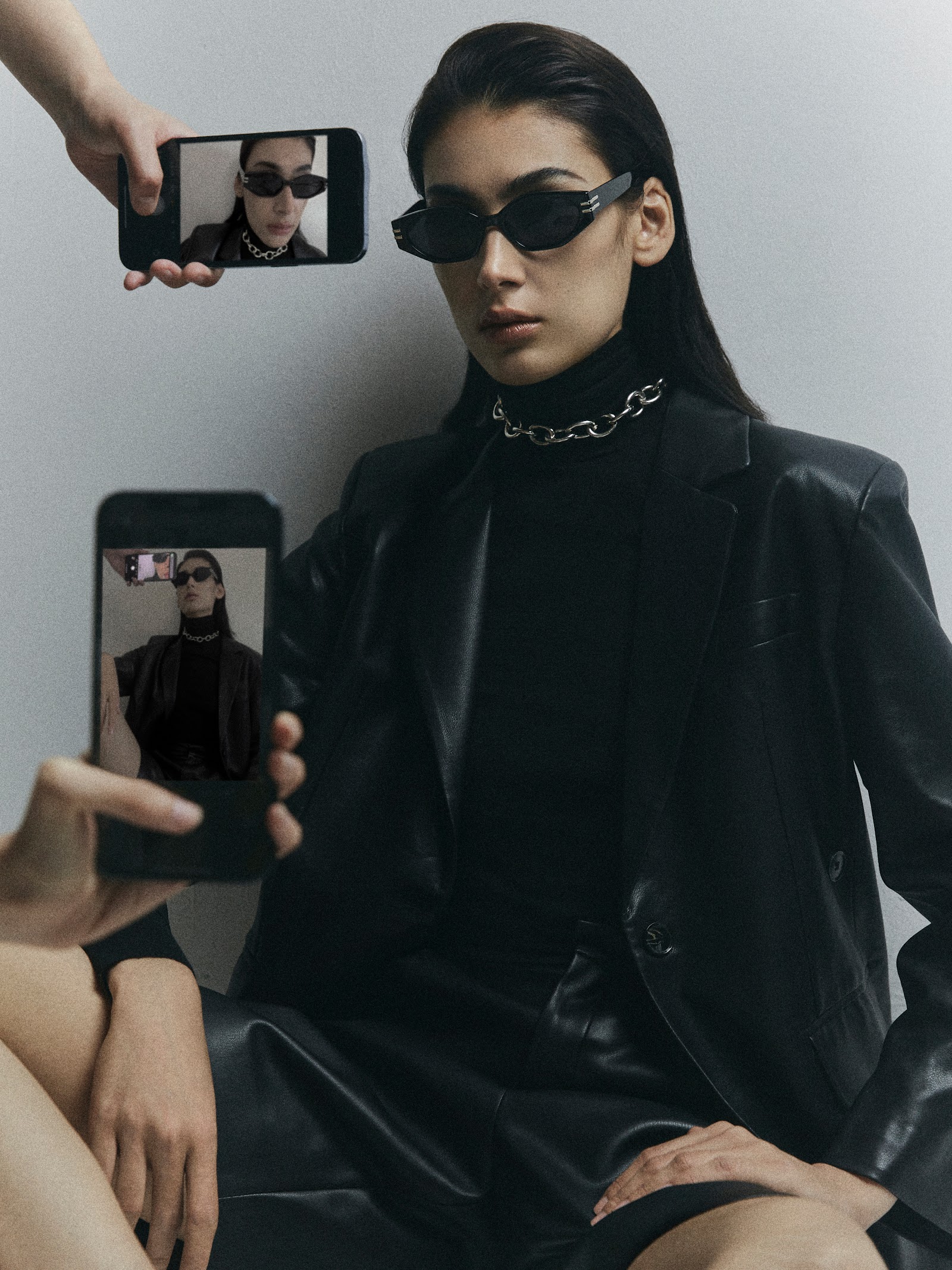 THE MOBILE ERA — Look 8