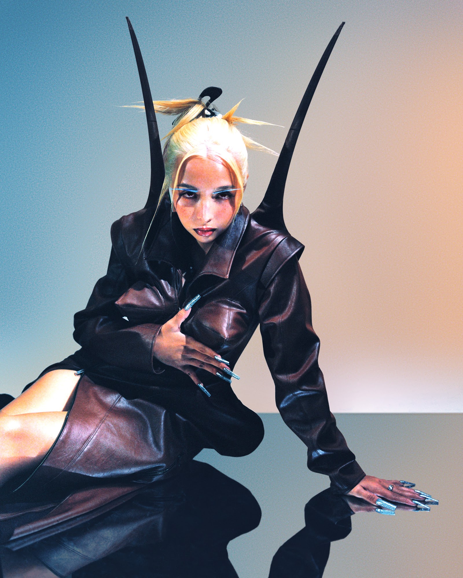 ESOTERIC CONNECTED AFTER ONE HIT — Look 8
