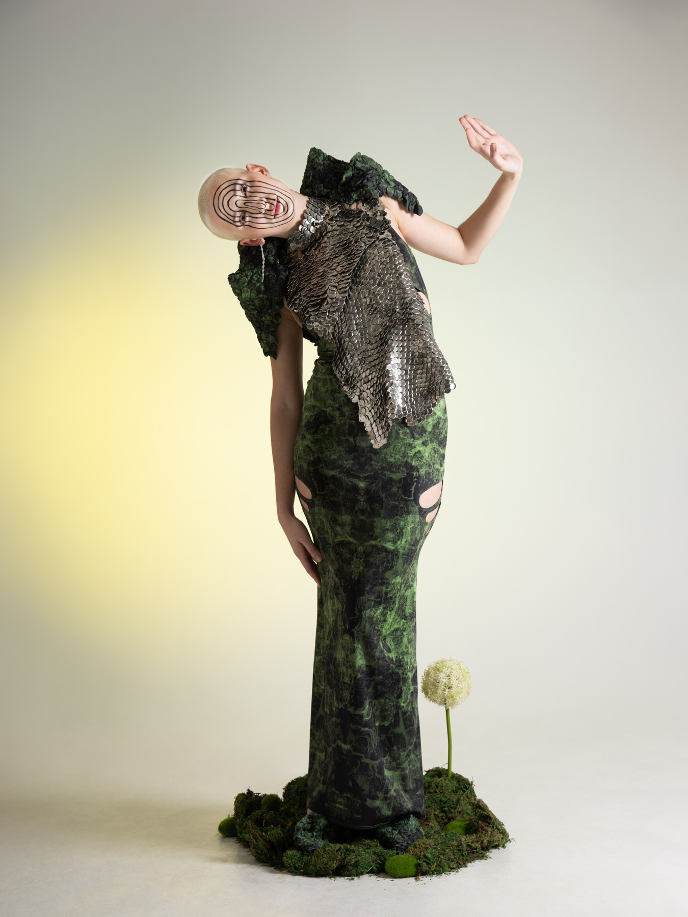 STANDING STILL — Look 3