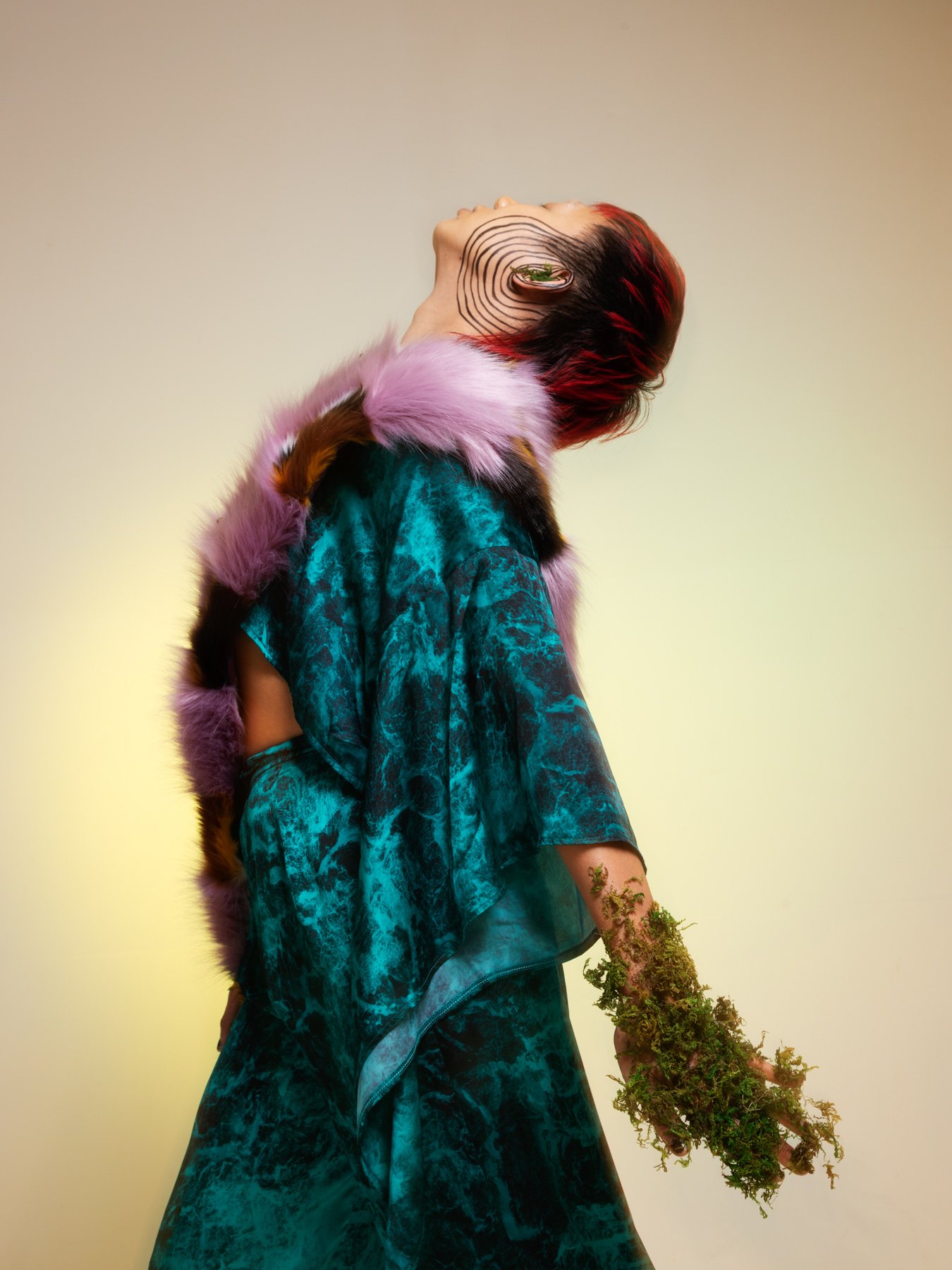 STANDING STILL — Look 10