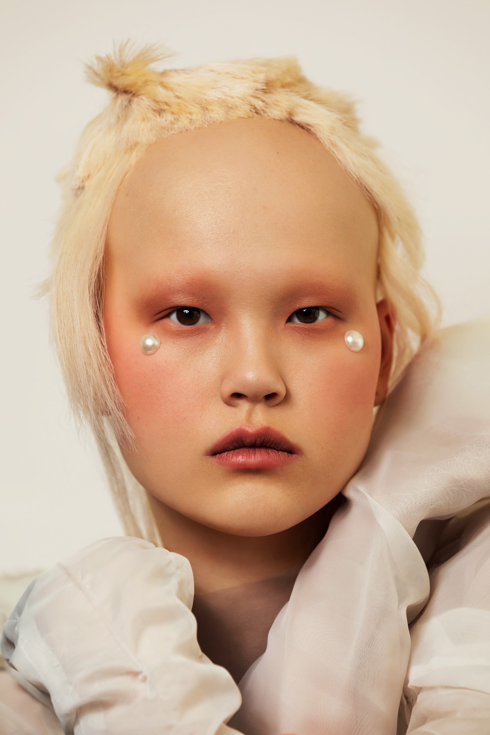 QUEEN — Look 1