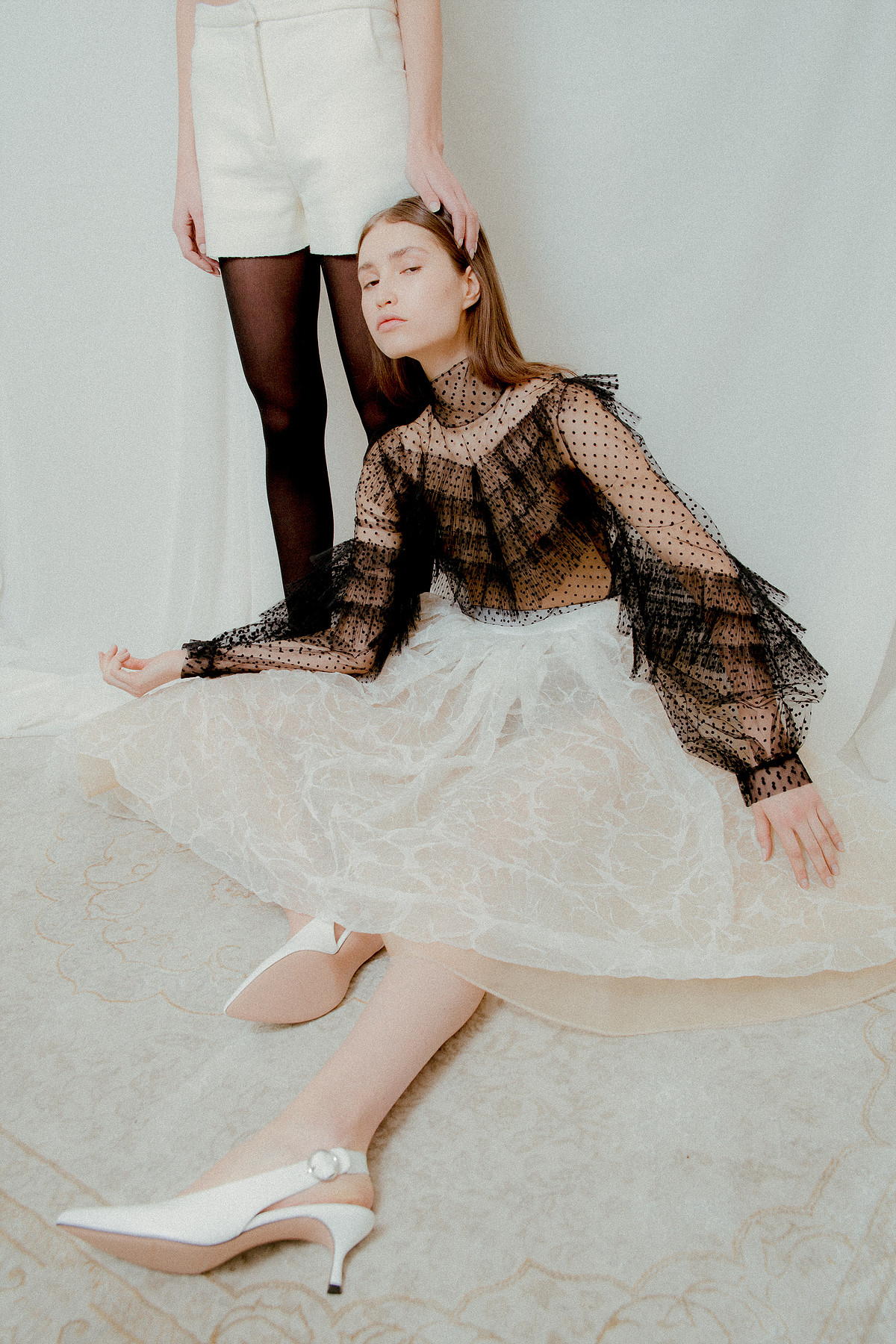 ROMANTIC SISTERHOOD — Look 3