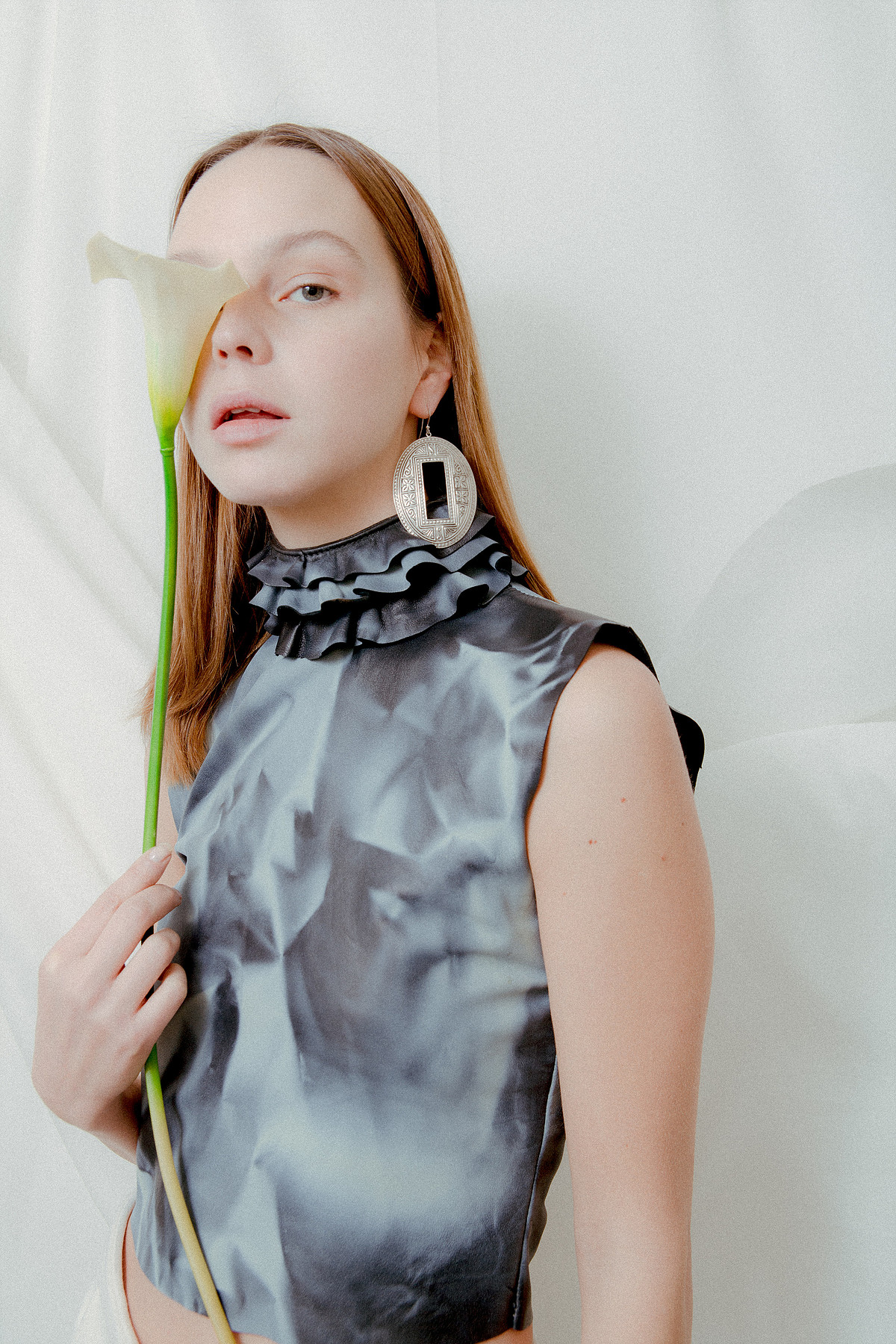 ROMANTIC SISTERHOOD — Look 5