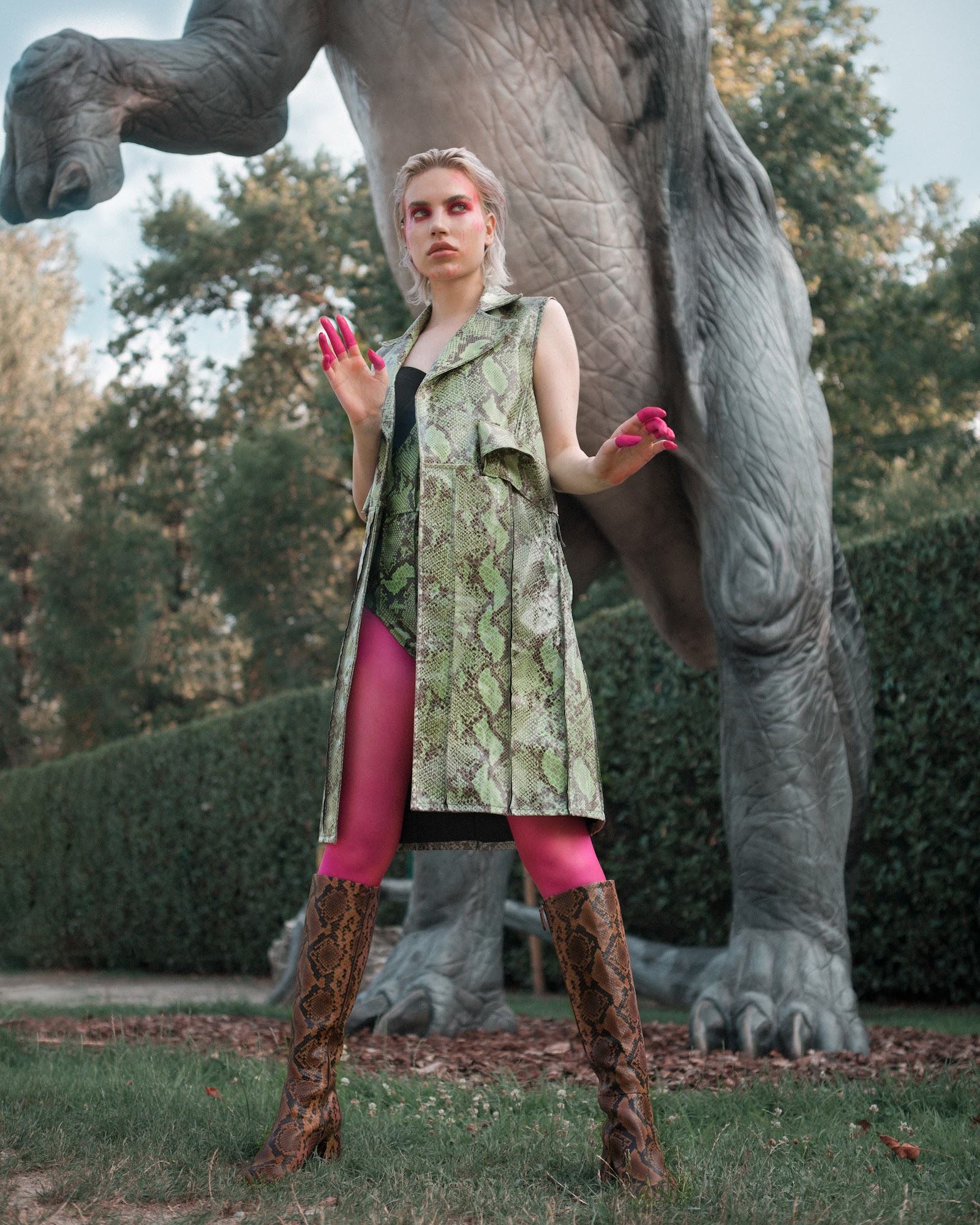 EXTREMELY PRIMITIVE — Look 10