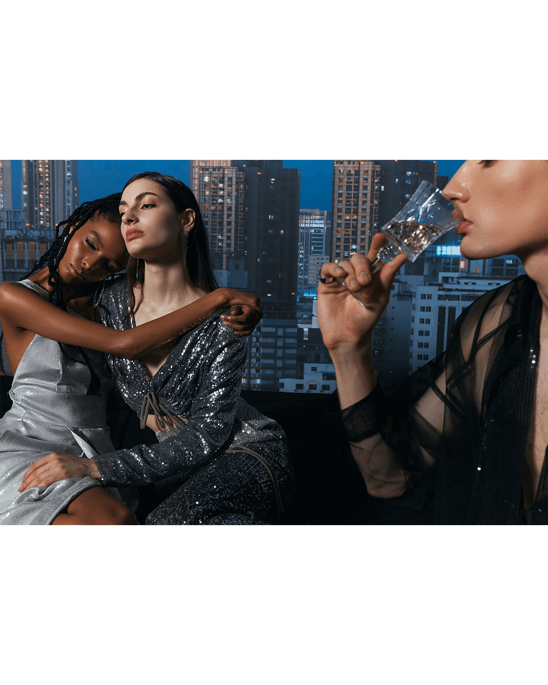 Gùshì bèijǐng — Look 10