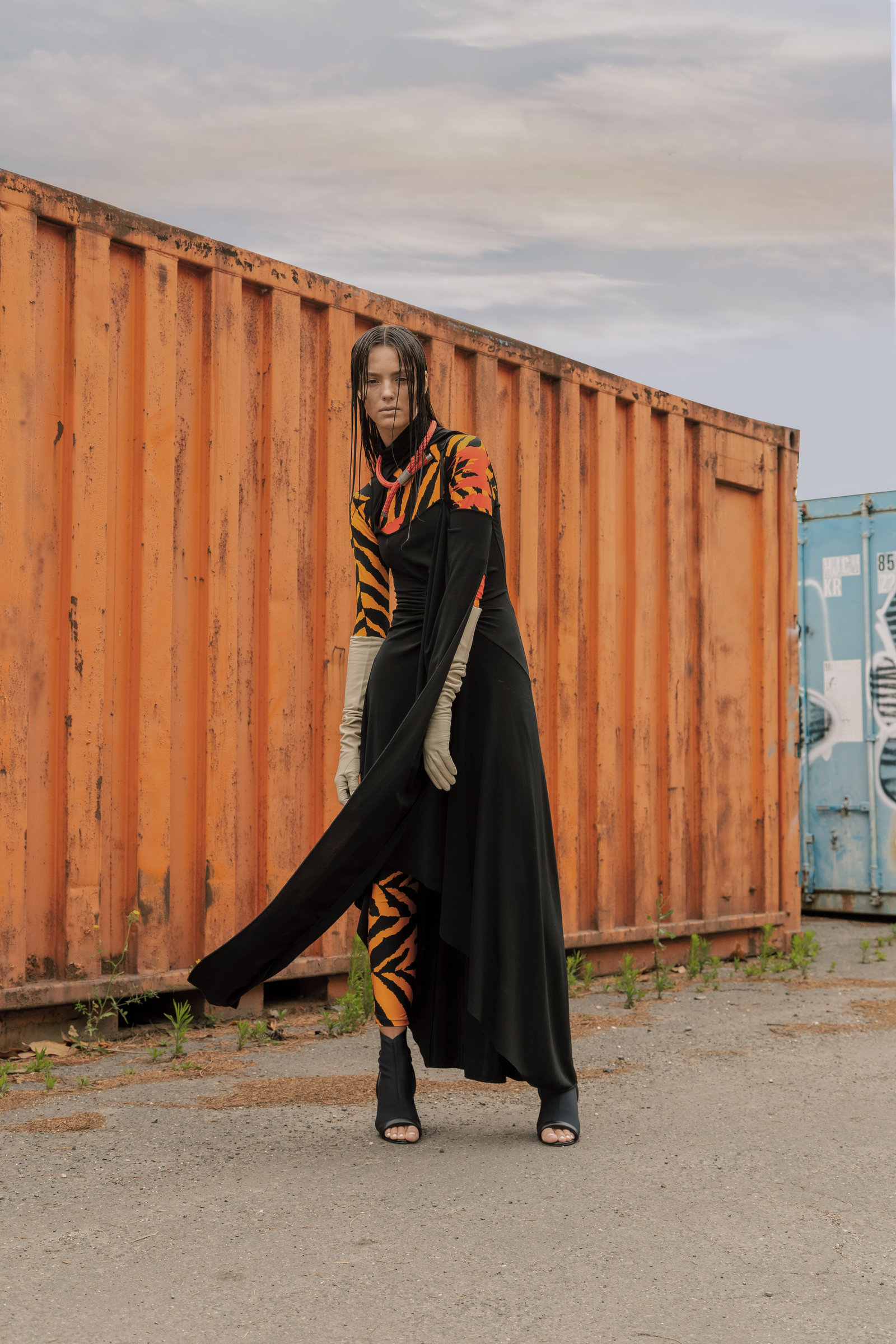 DANGEROUS UNPACKING — Look 2