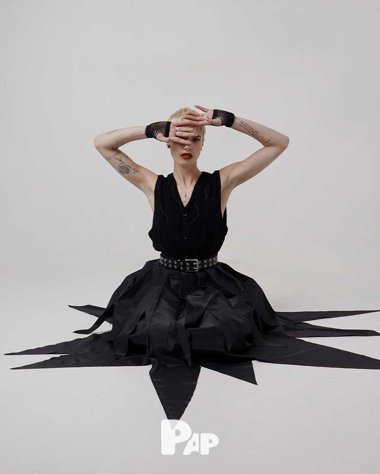 PUNK/QUAKE — Look 19