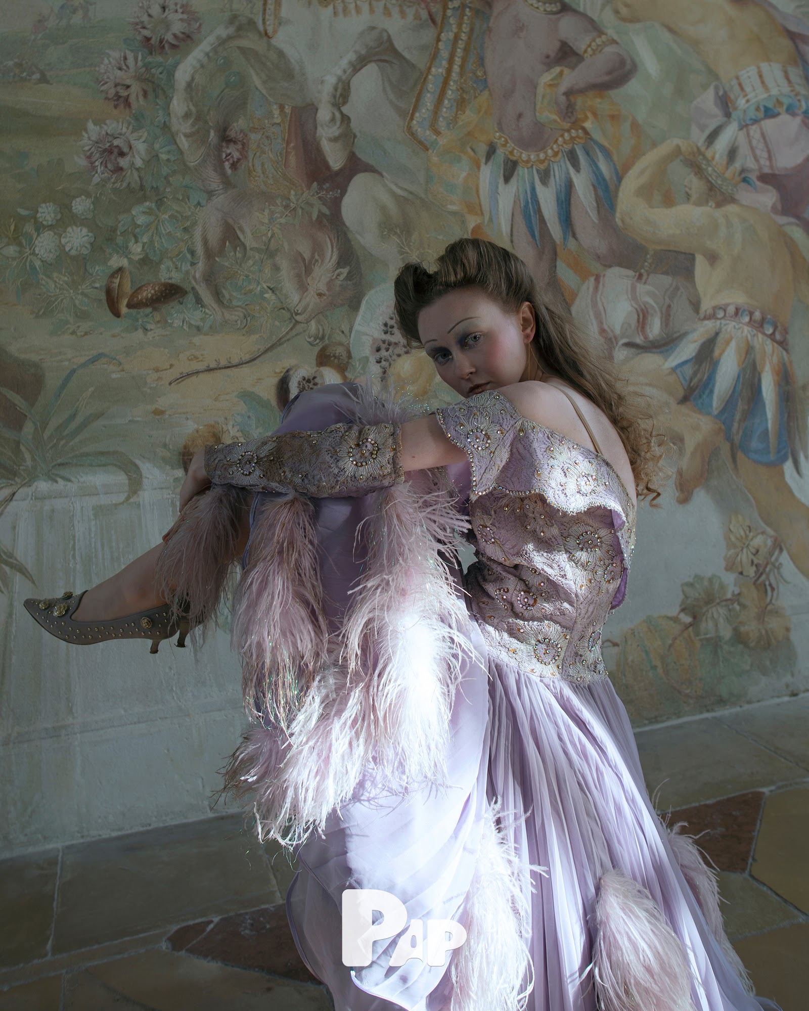 PECULIAR — Look 8