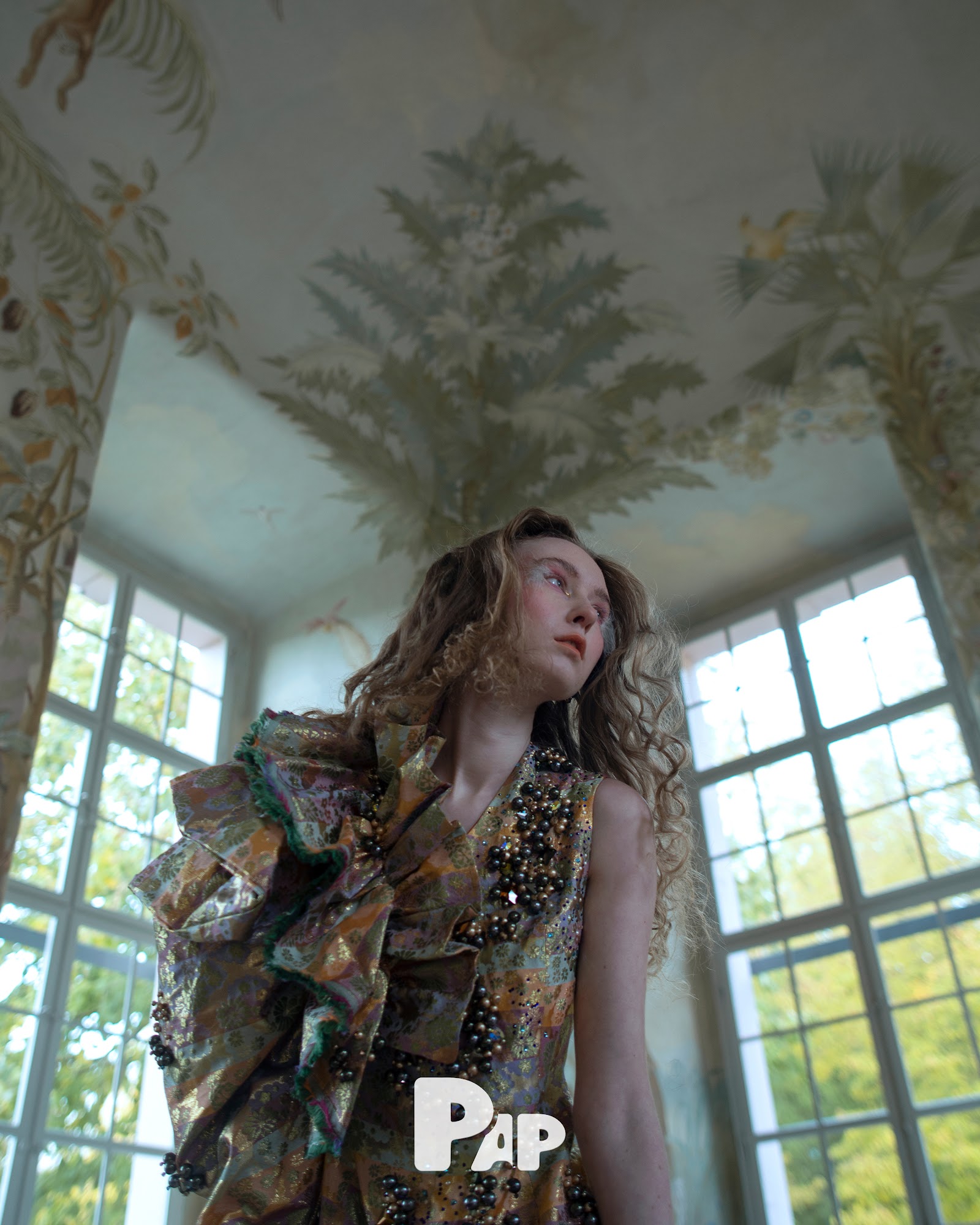 PECULIAR — Look 11