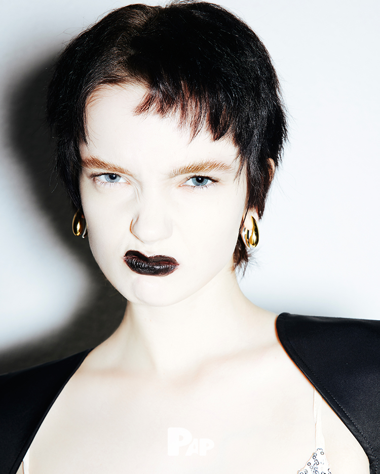UGLY AND BEAUTIFUL IN THE FASHION CIRCLE — Look 10
