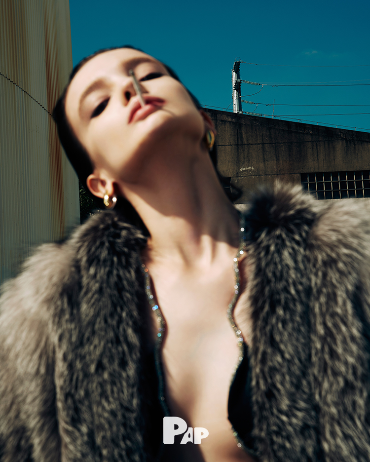 UGLY AND BEAUTIFUL IN THE FASHION CIRCLE — Look 11