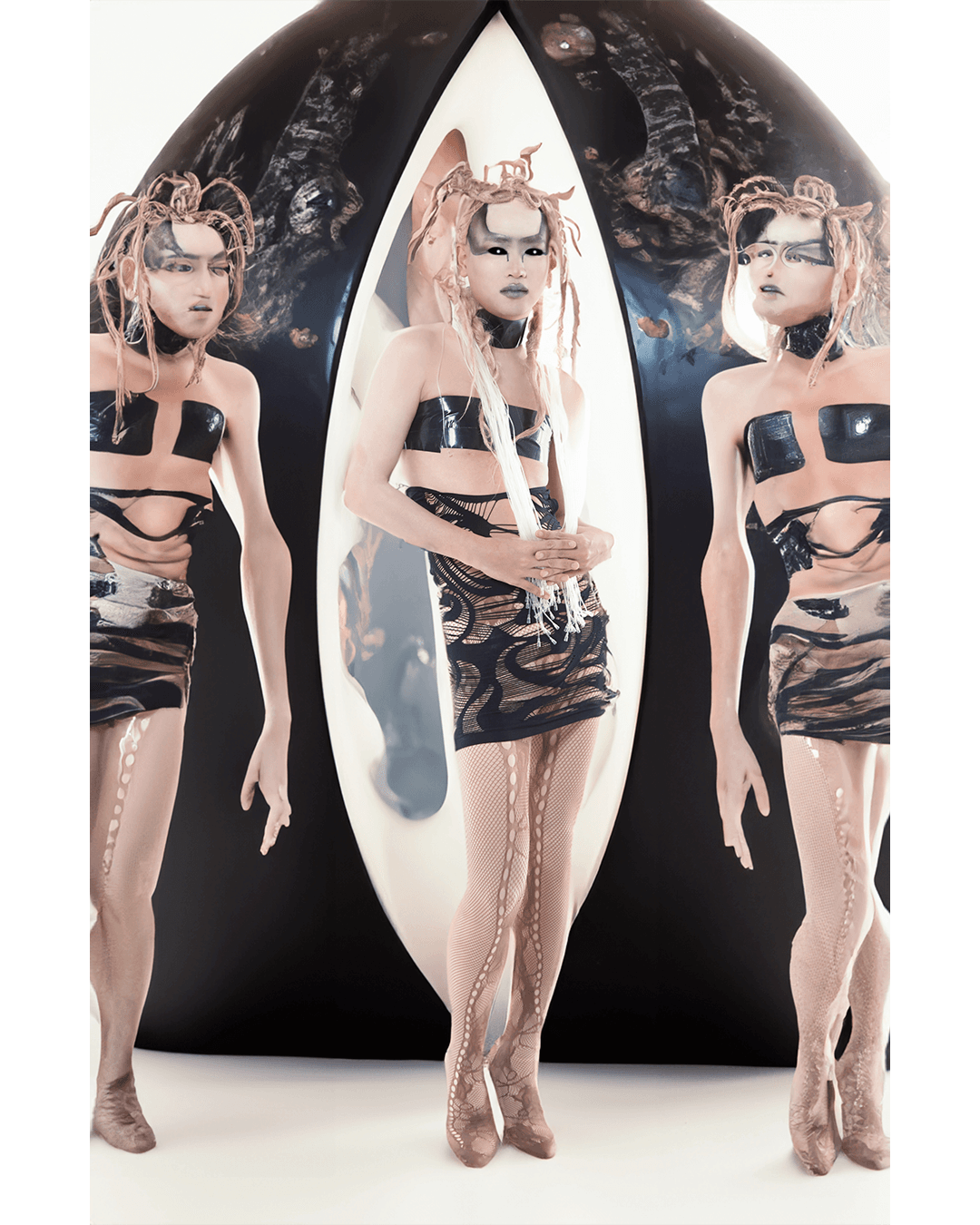 X — Look 16