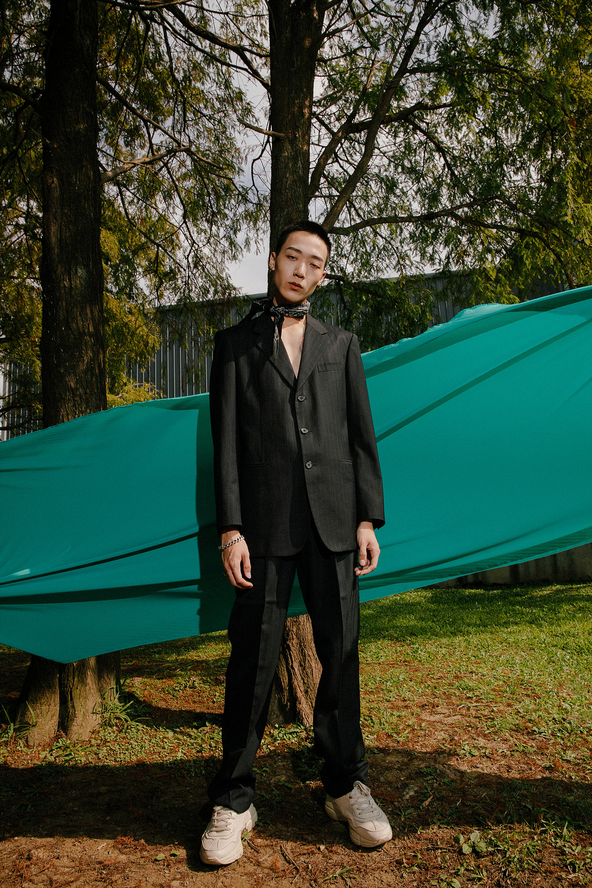 SHELTER — Look 1