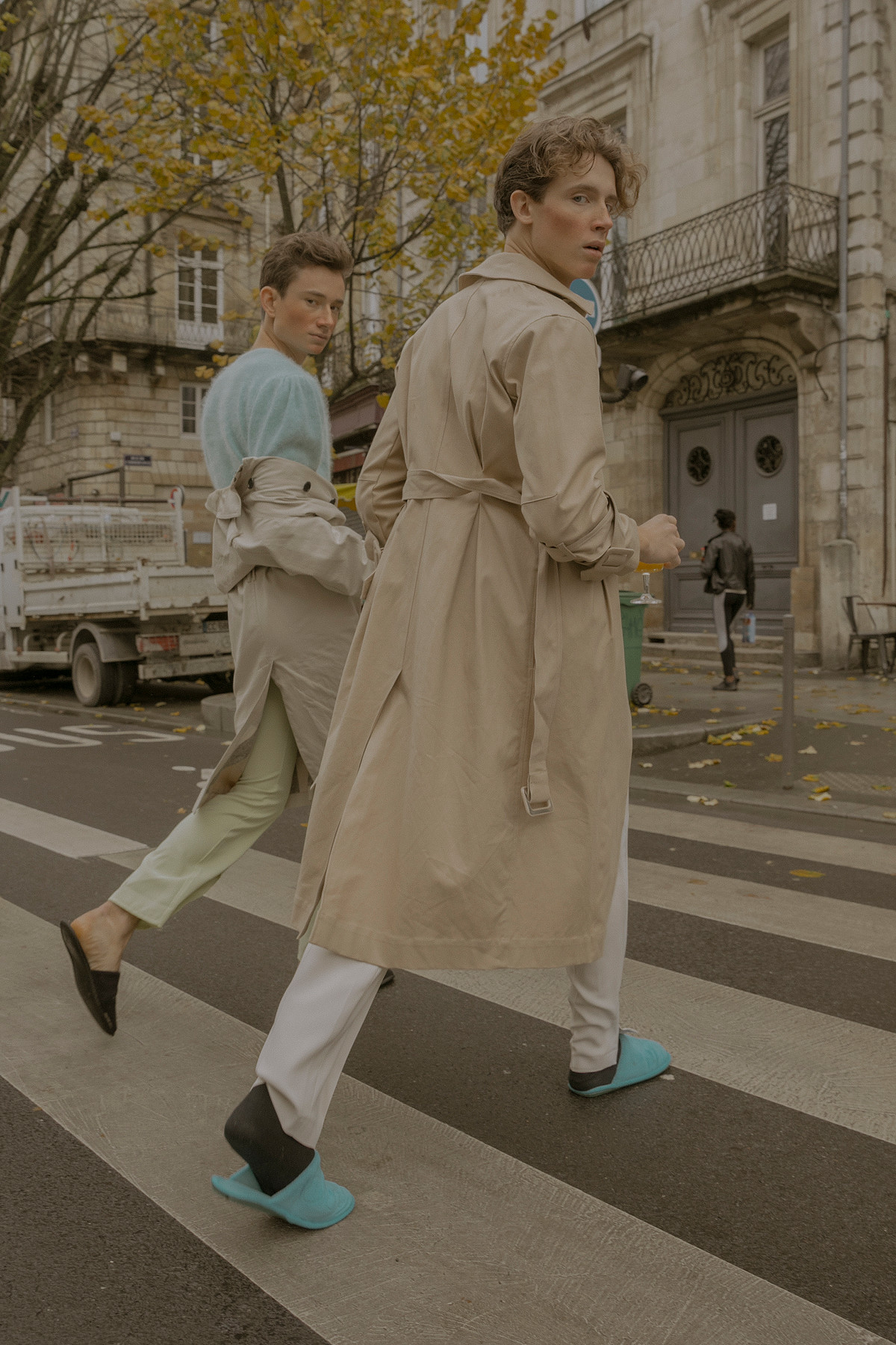 SYNONYM — Look 16