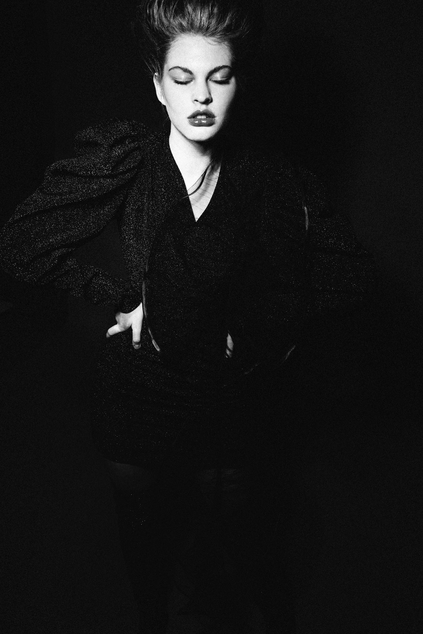 THEATRICAL DRAMA QUEEN — Look 9