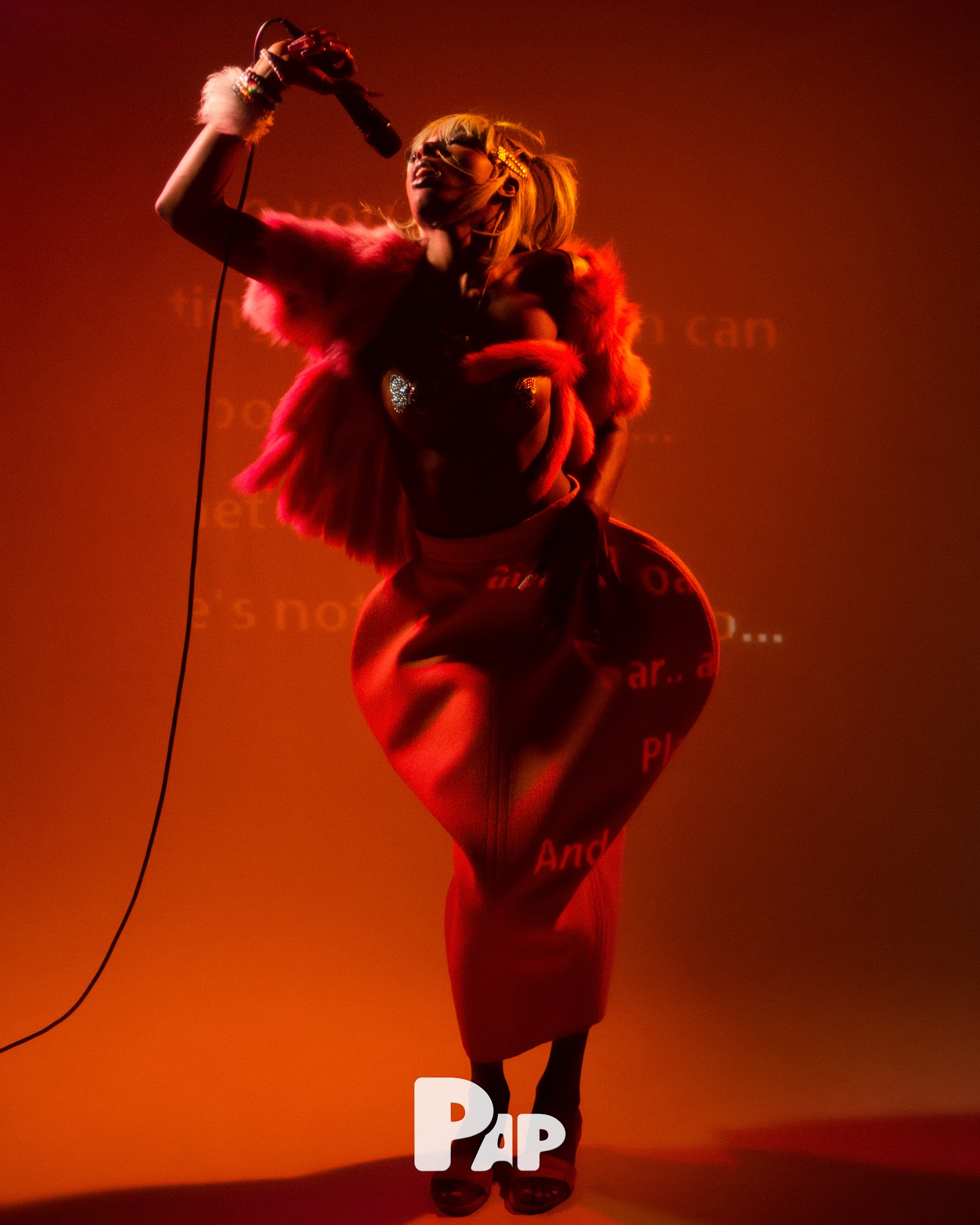 IN THE MOOD FOR KARAOKE — Look 2
