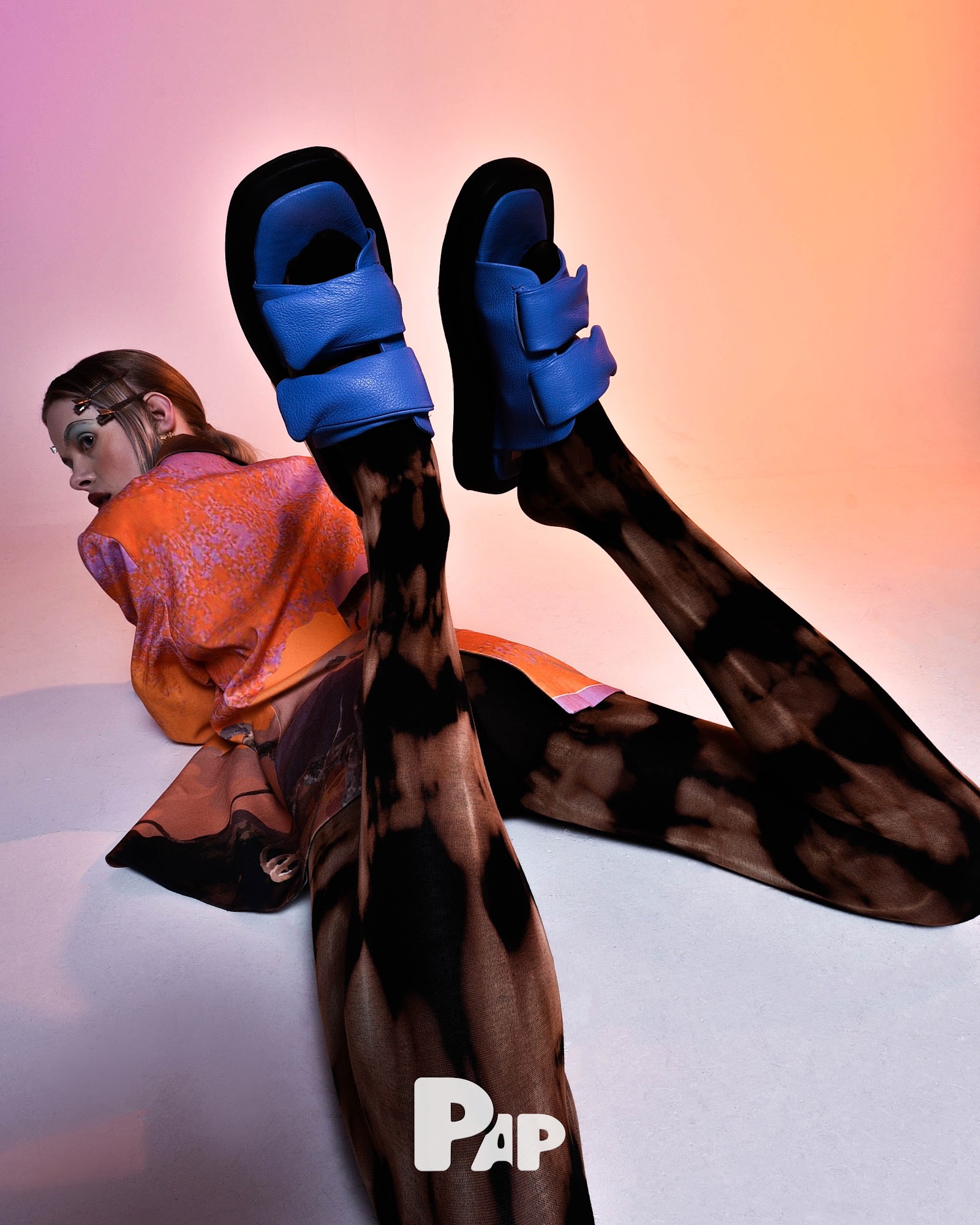 THROUGH THE LOOKING GLASS — Look 3