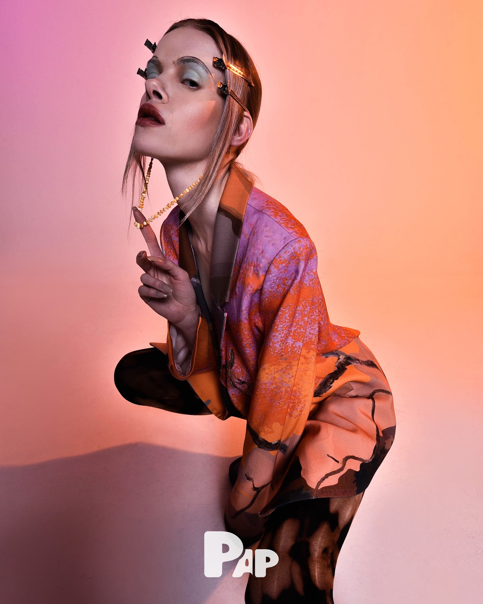 THROUGH THE LOOKING GLASS — Look 4