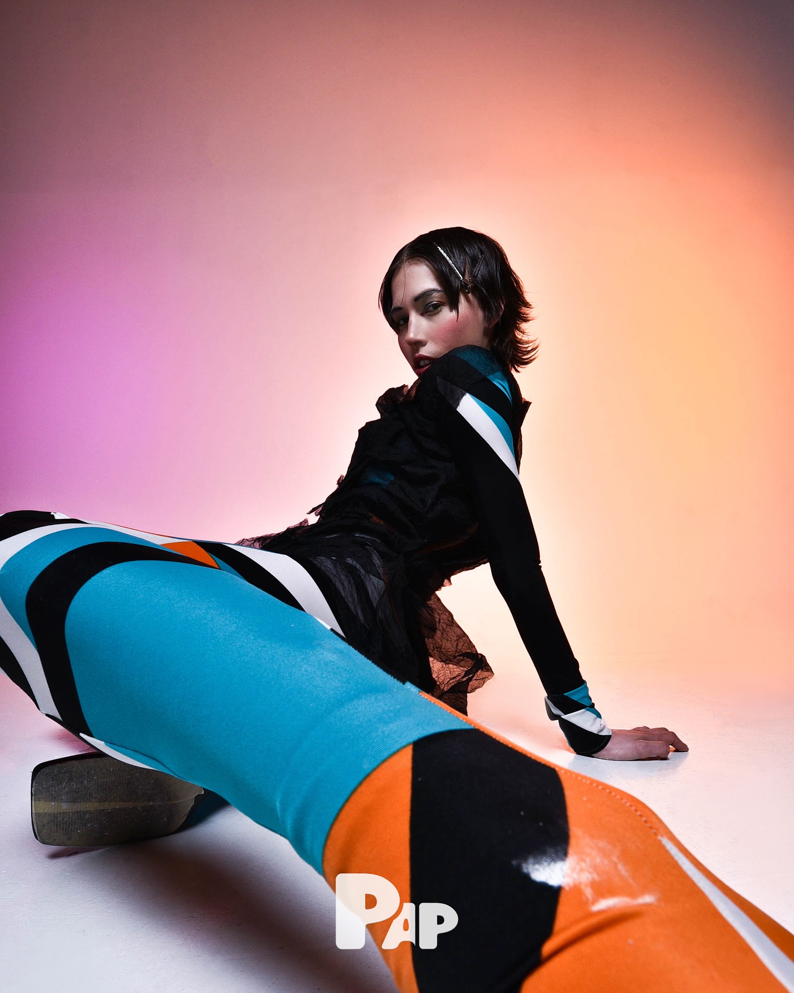 THROUGH THE LOOKING GLASS — Look 5