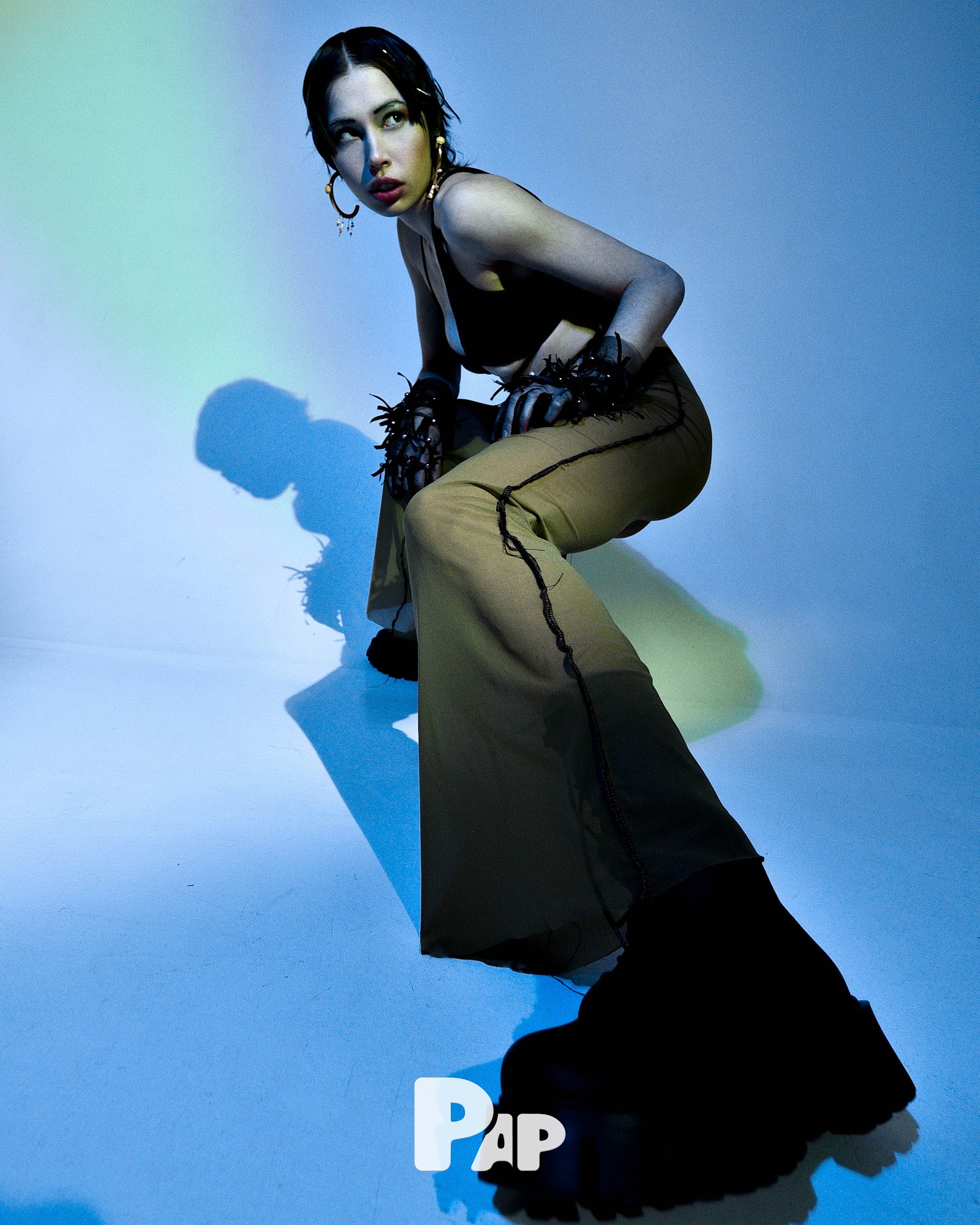 THROUGH THE LOOKING GLASS — Look 9