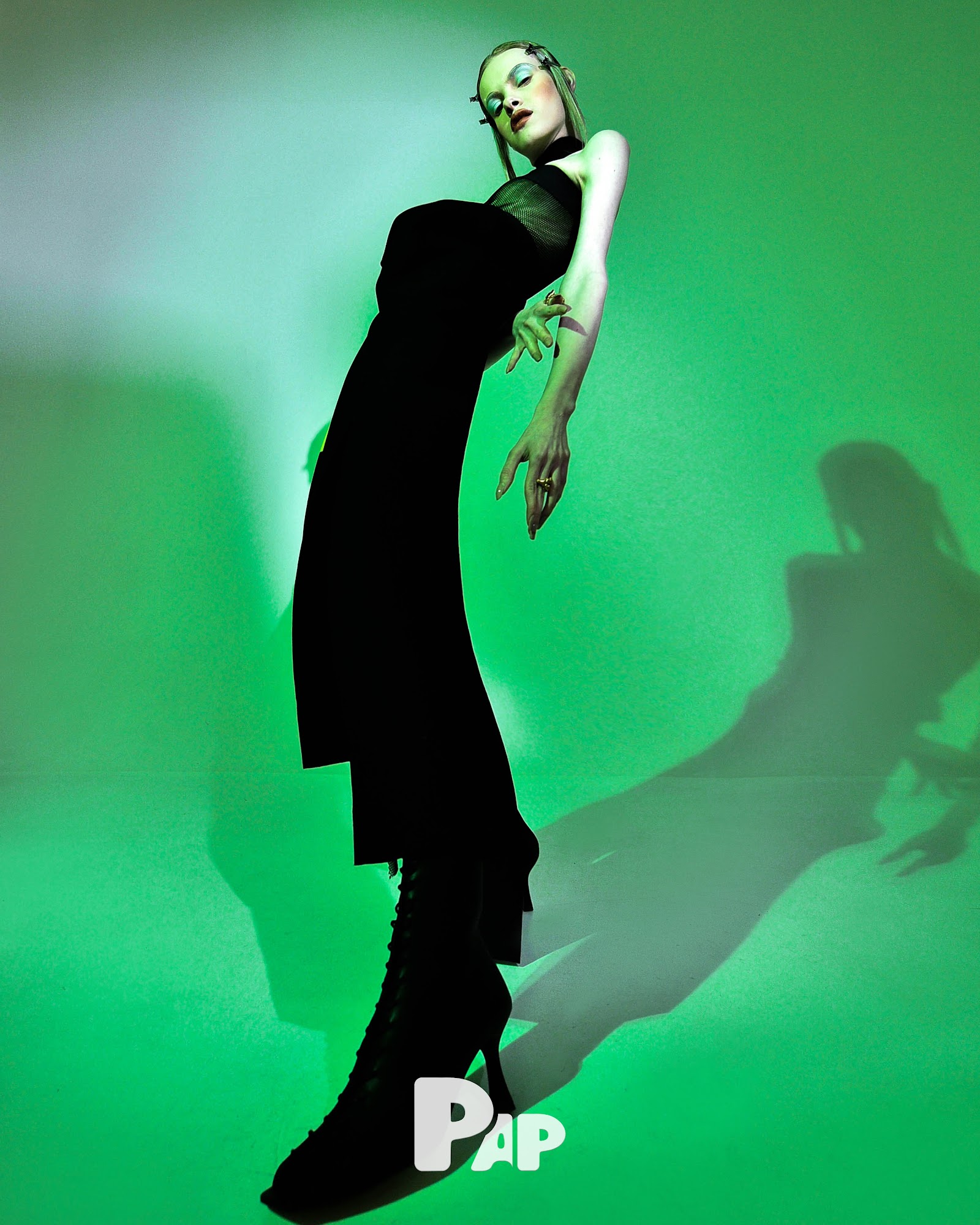 THROUGH THE LOOKING GLASS — Look 11