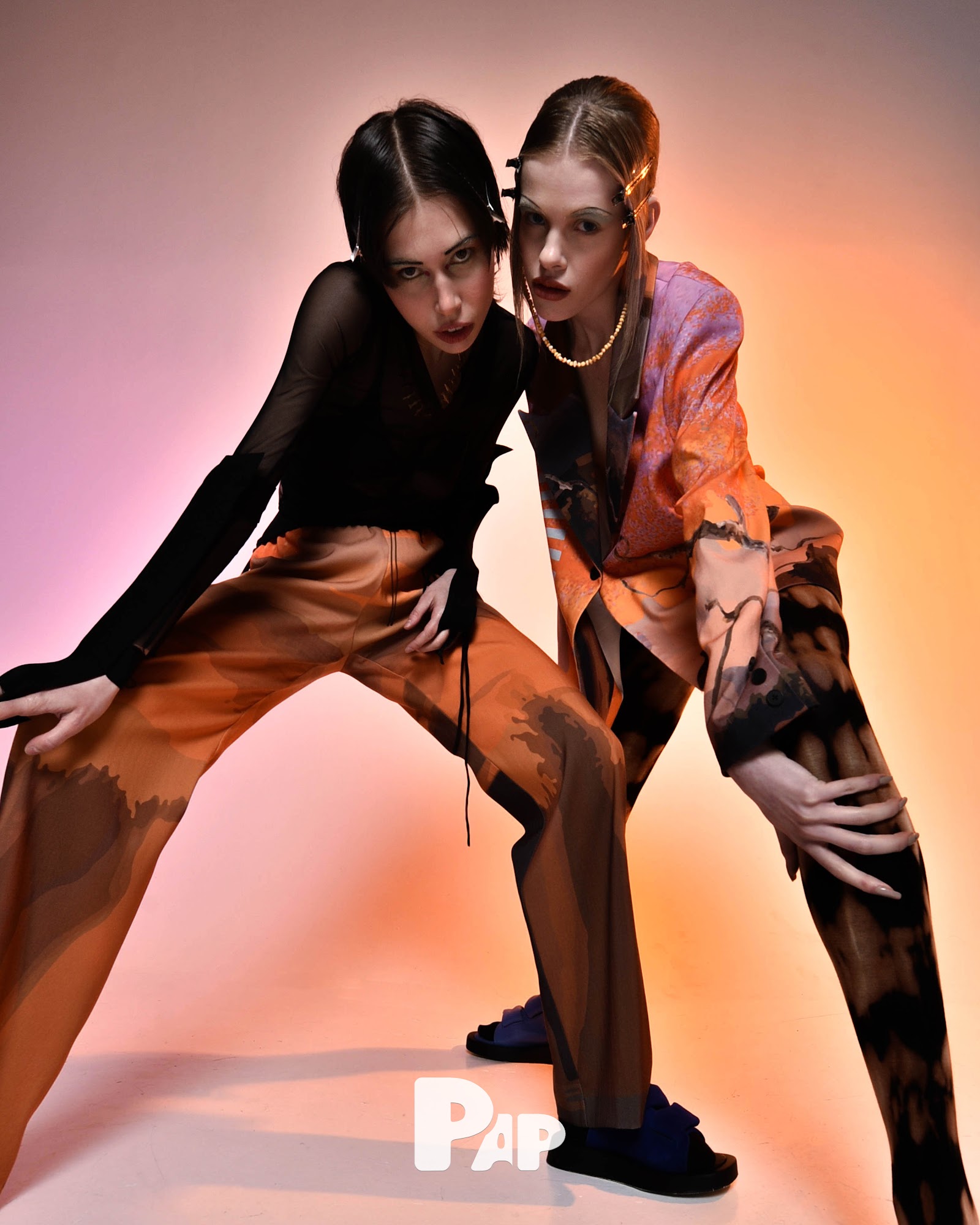 THROUGH THE LOOKING GLASS — Look 13