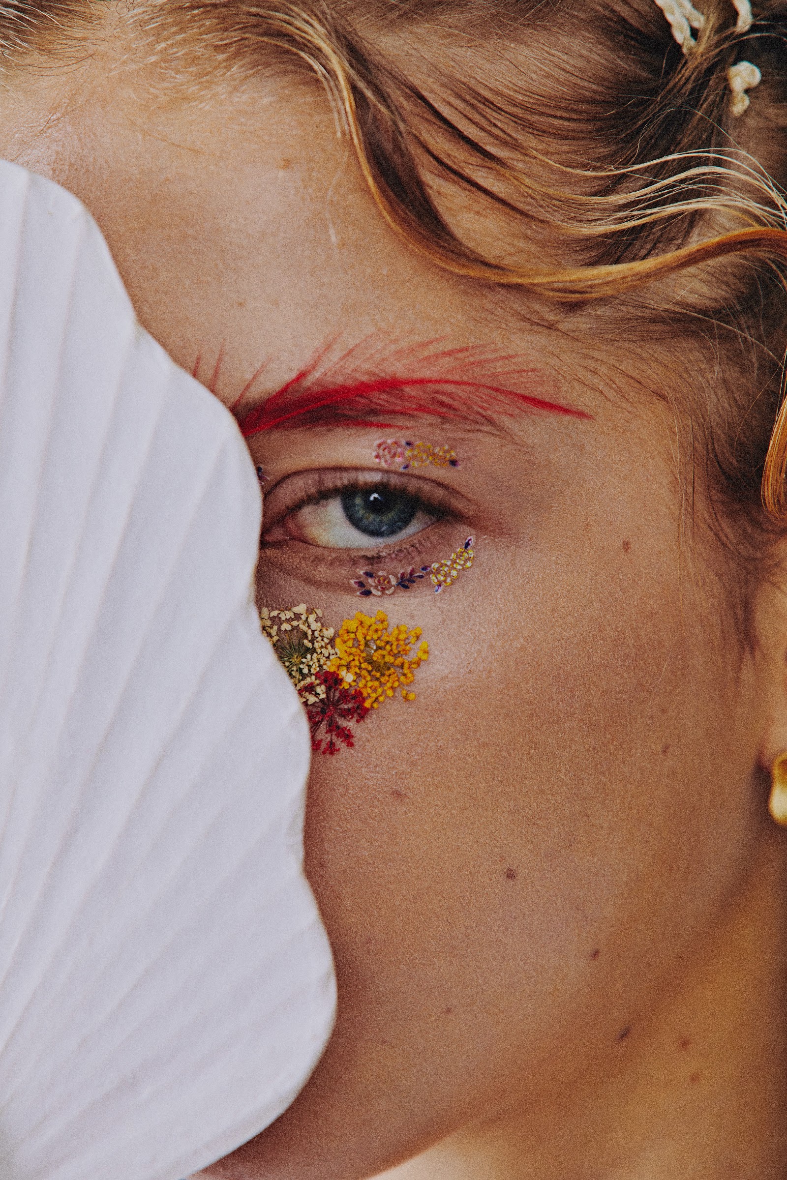 THE WHITE — Look 1
