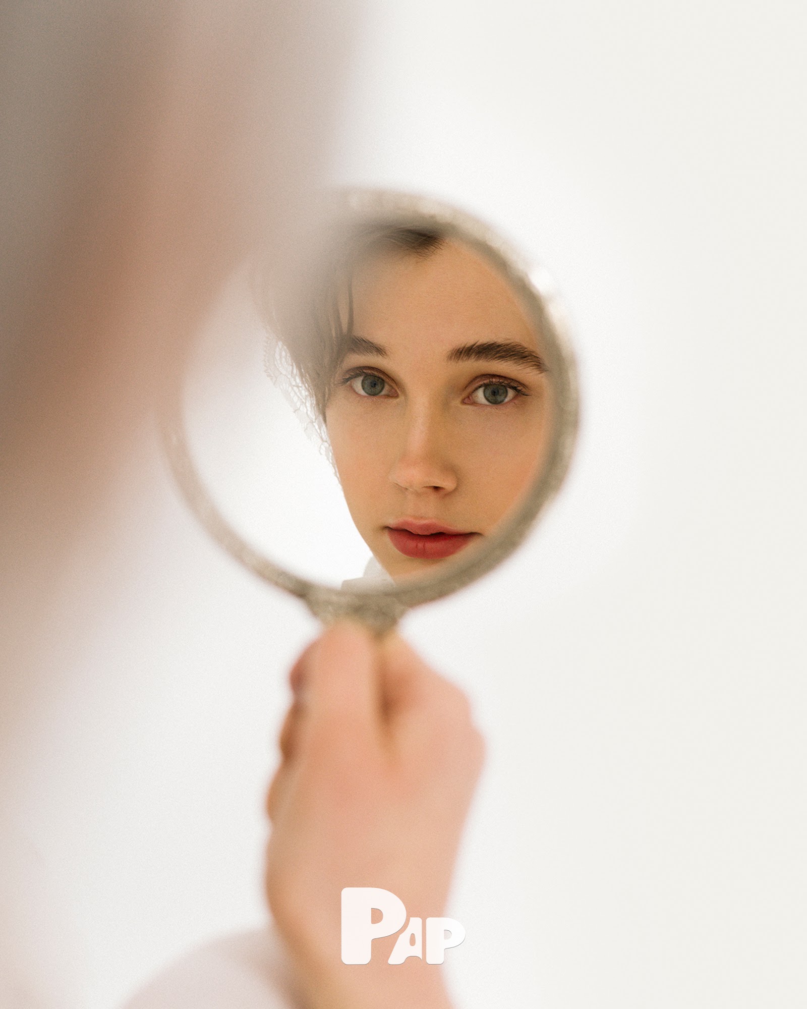 I KEEP MY EYES ON YOU — Look 2