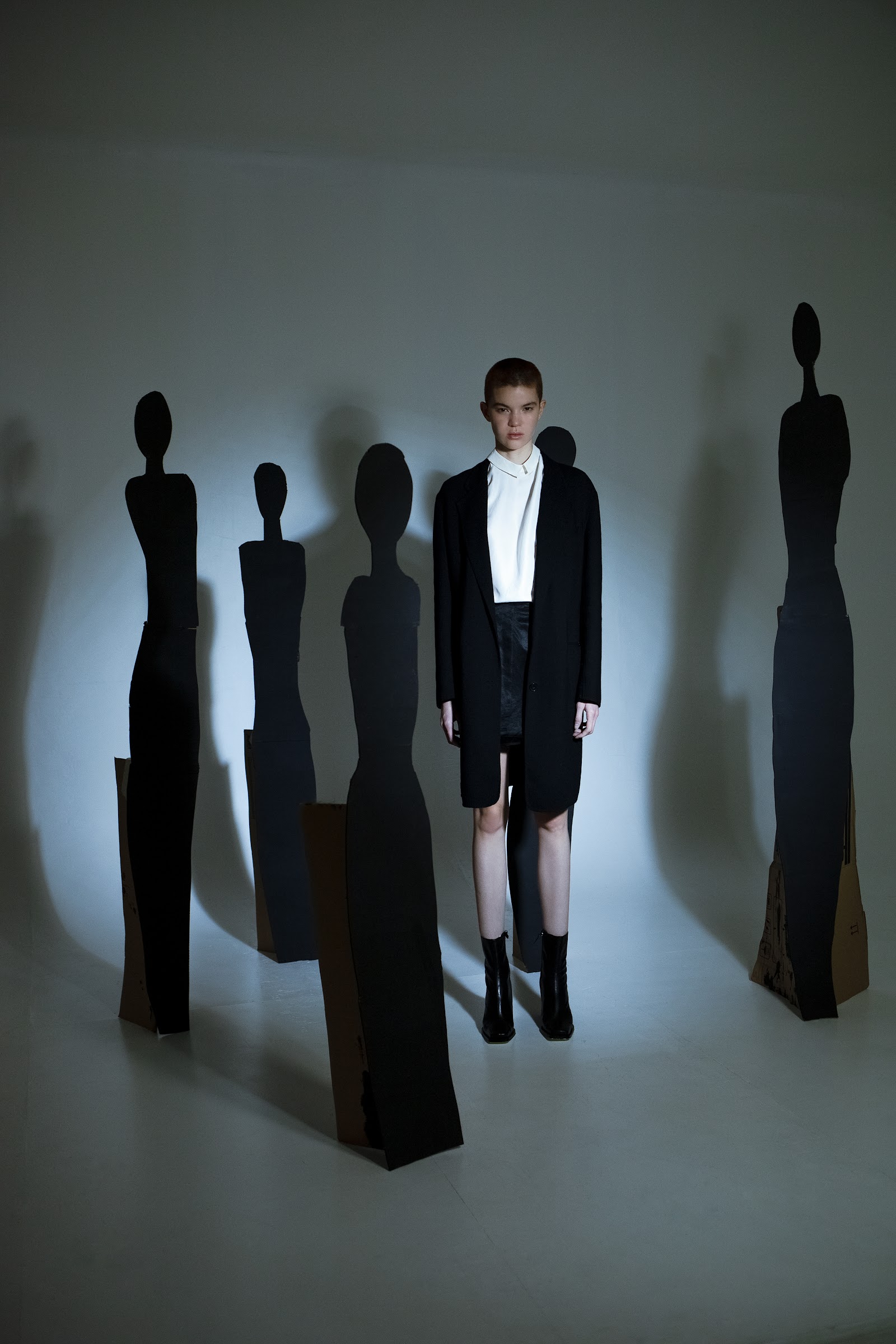 TALL FIGURE — Look 3