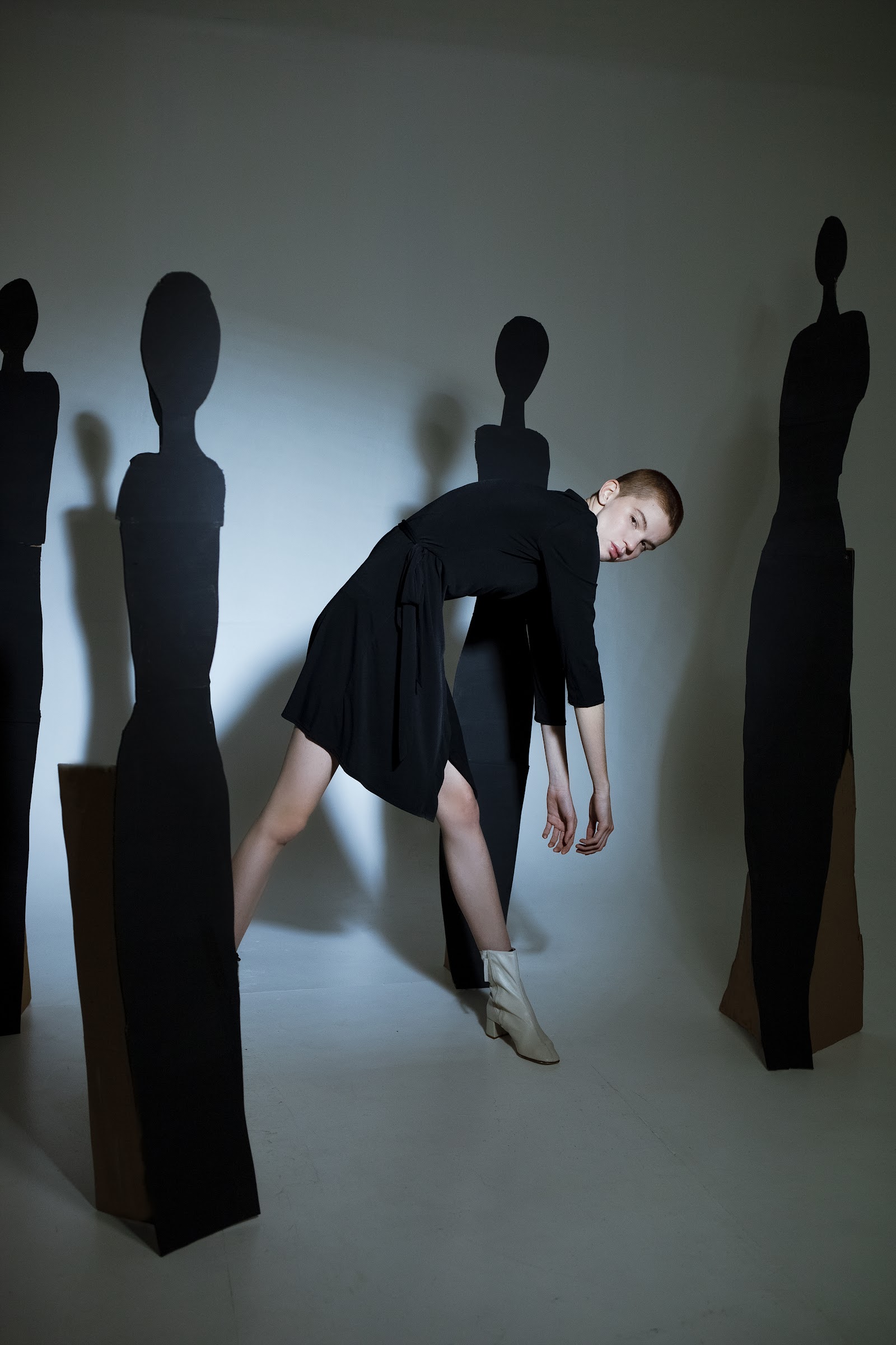 TALL FIGURE — Look 8