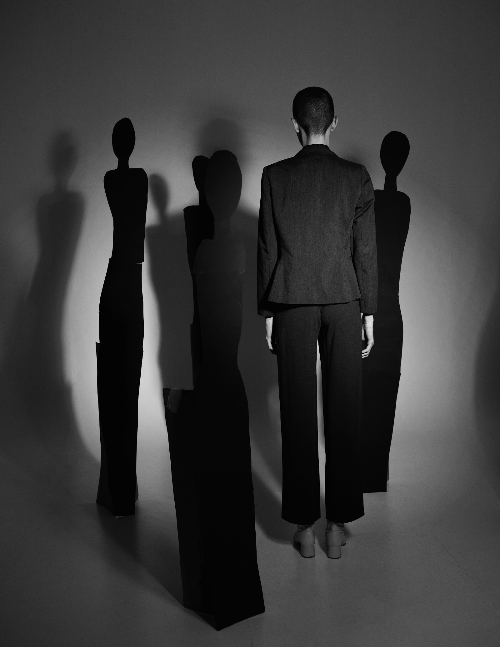 TALL FIGURE — Look 10