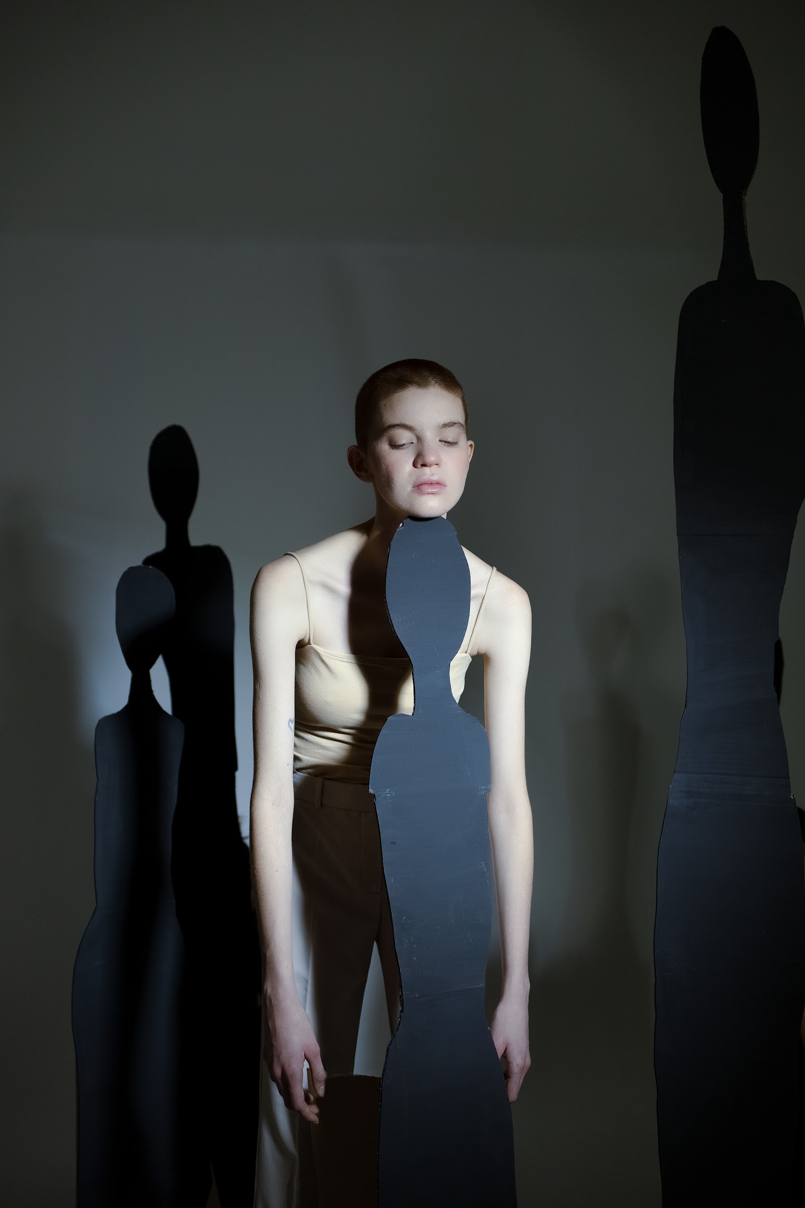 TALL FIGURE — Look 11
