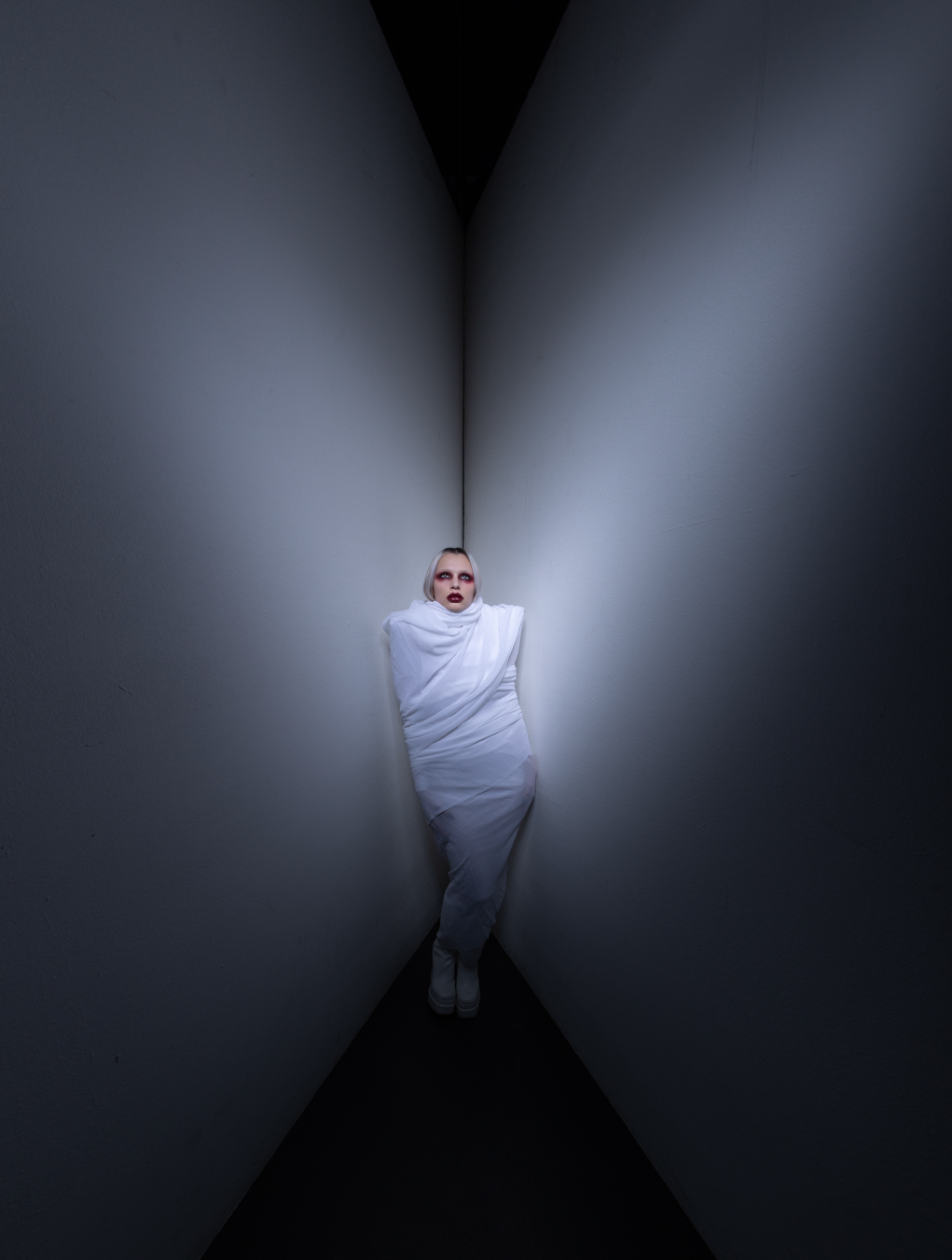 THE BEAUTY OF A NIGHTMARE — Look 3